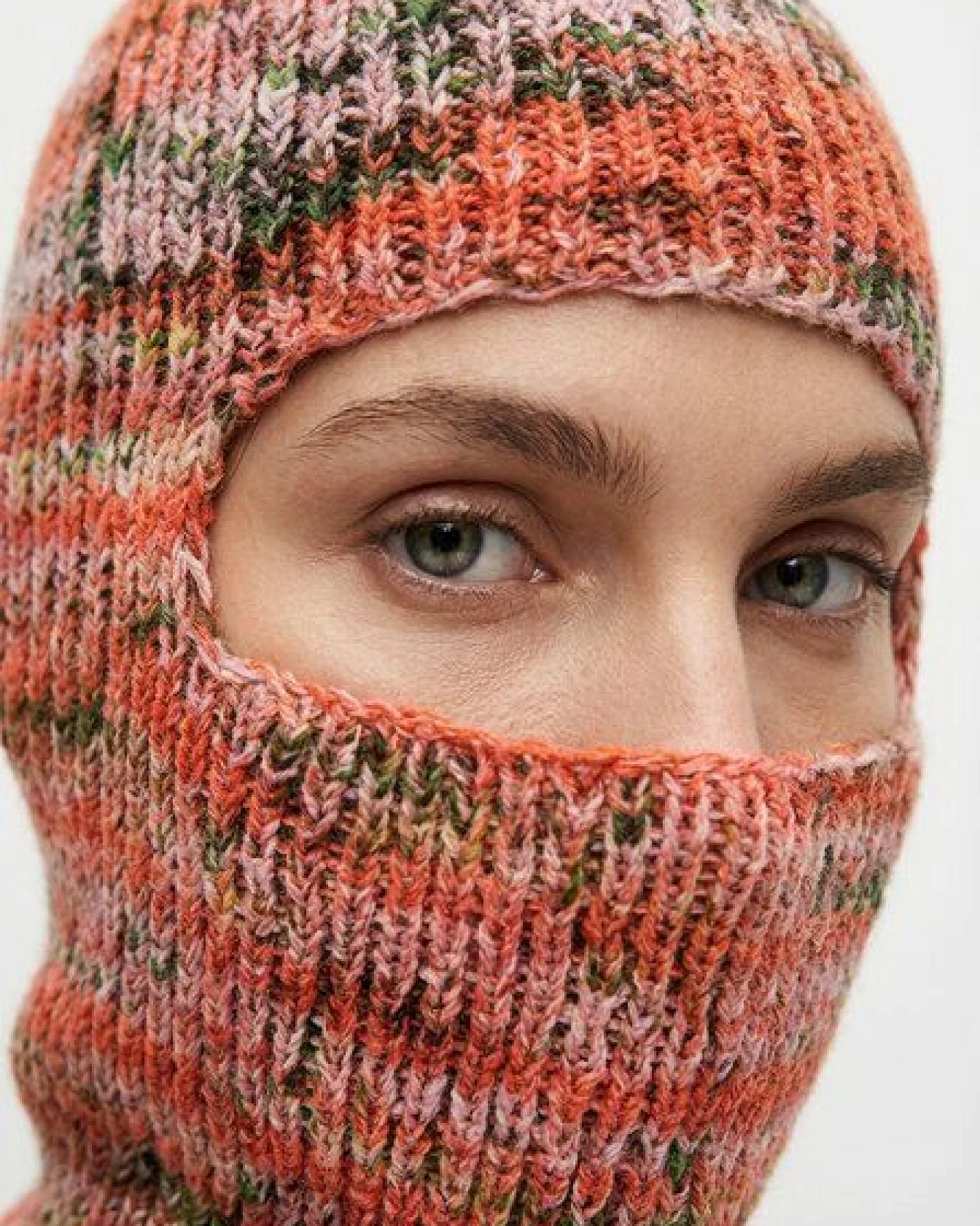 KnitToChange Handgestrickte Balaclava aus weichem Effektgarn – verschiedene Farben – Ansicht 2