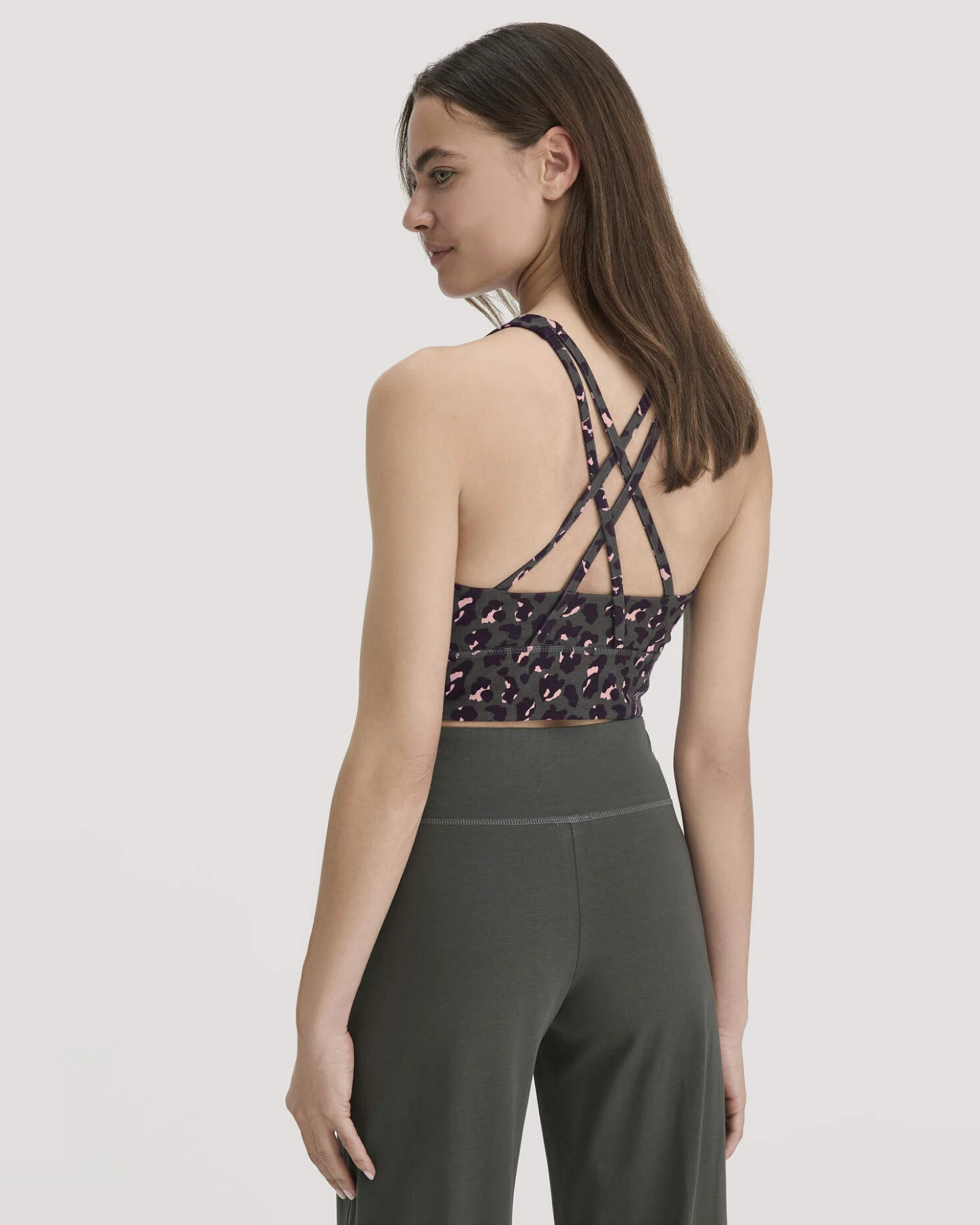 hessnatur Loungewear Bustier Highneck ACTIVE LIGHT aus Bio-Baumwolle - grün - Größe 48 – Ansicht 3
