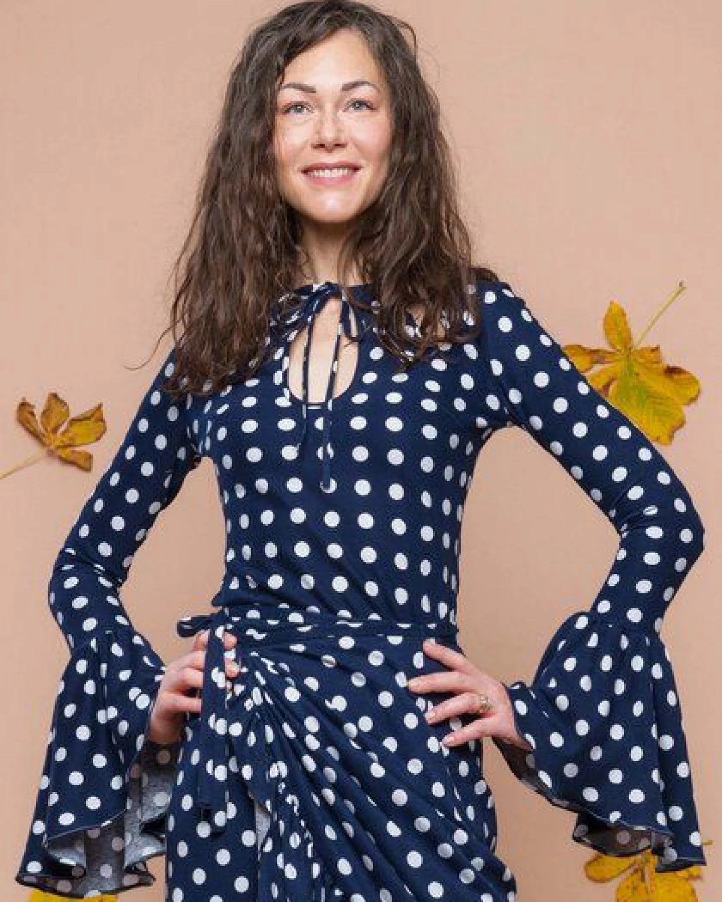 Atelier SNOW Polka-Dot Bluse Zinnia aus 100% Bio-Baumwolljersey – Ansicht 2