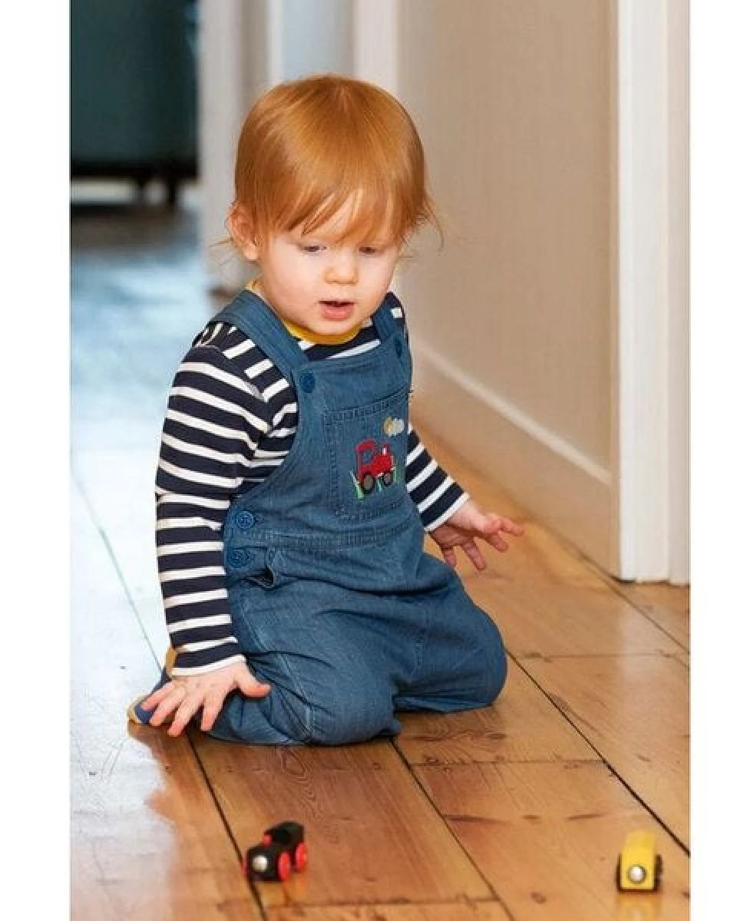 Frugi Latzhose Traktor mit Innenfutter Hopscotch Dungaree denim – Ansicht 2