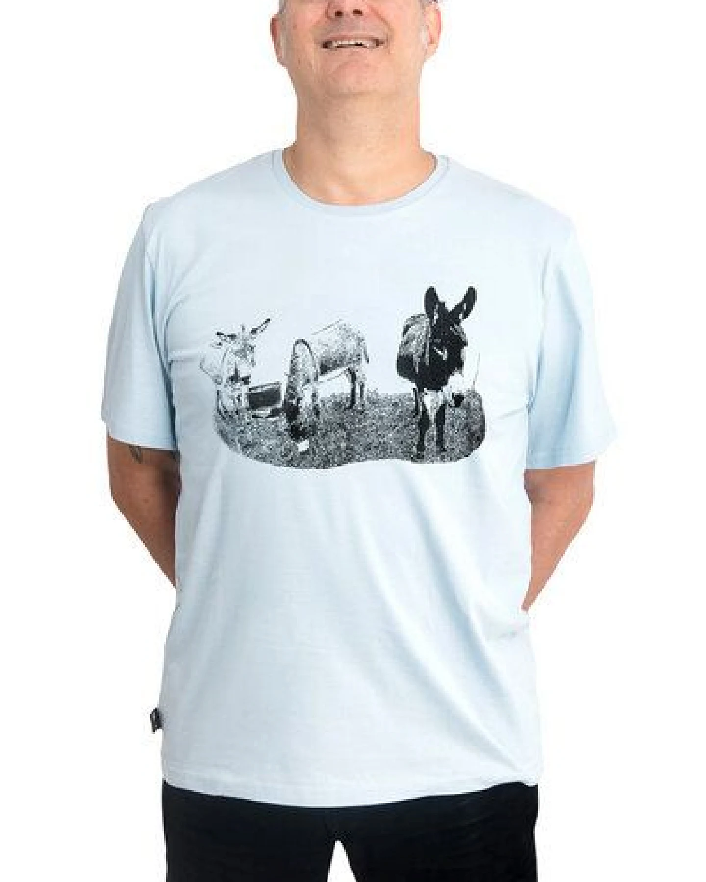 Hirschkind Männershirt "Eselcombo" hellgrau – Made in Kenia & handbedruckt in Berlin – Ansicht 2