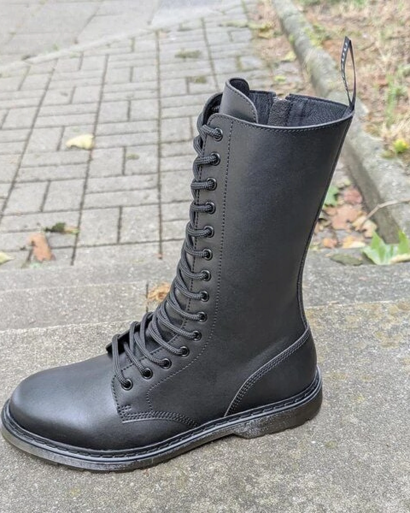 Shoezuu Vegan Vegane Shoezuu 14 Loch Zip Boots schwarz – Ansicht 3