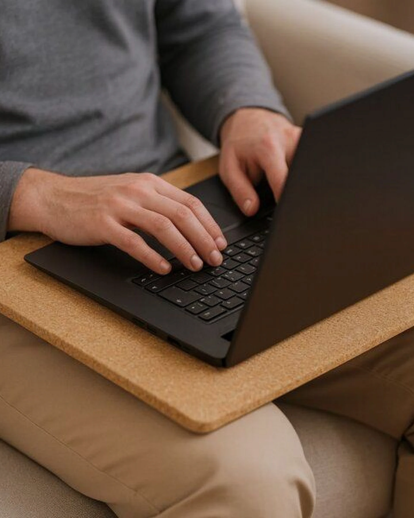 Kork-Deko Laptopständer Knietablett aus Kork – Ansicht 2