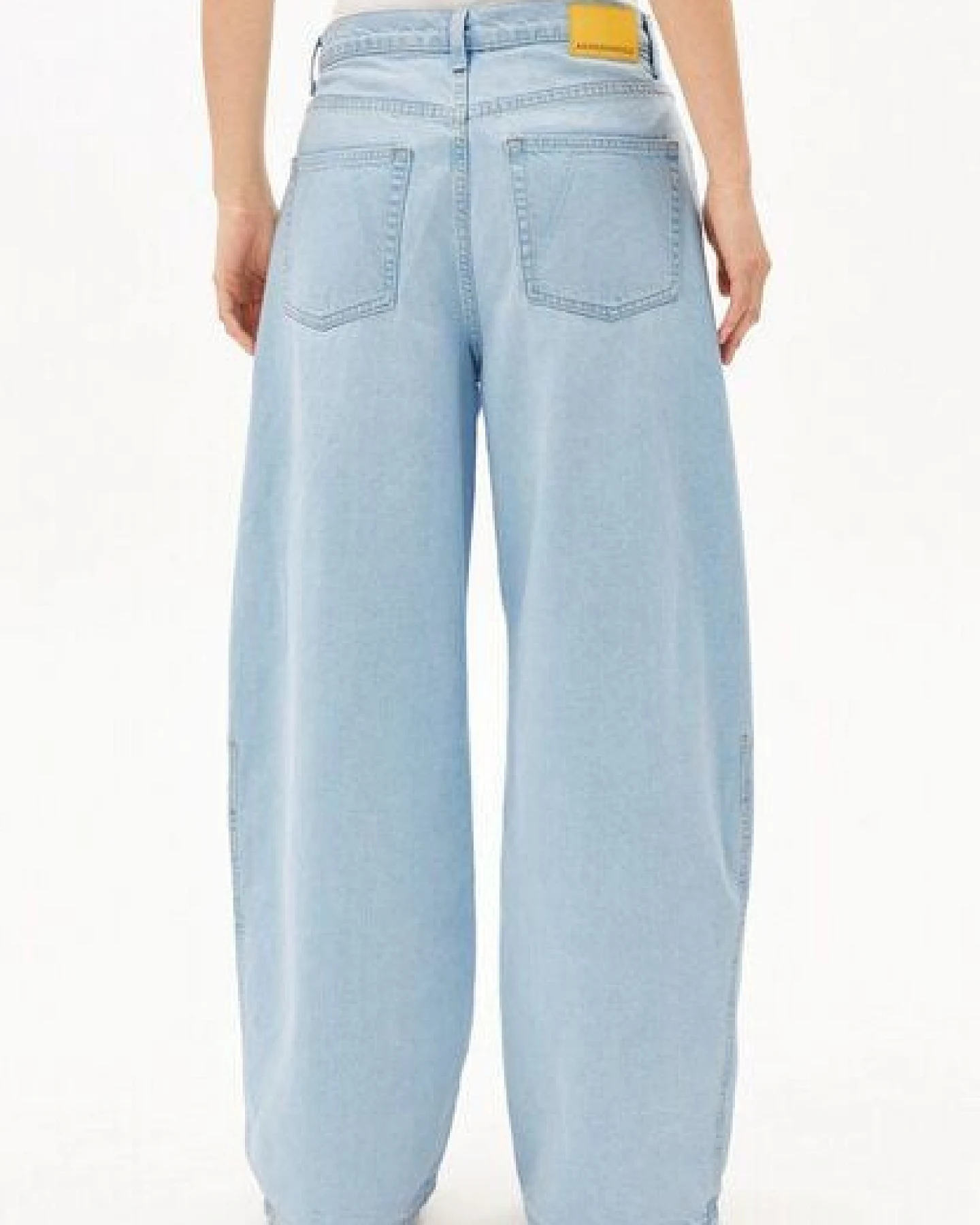 ARMEDANGELS AALTHEA BARREL Damen Barrel Leg Mid Waist aus recycelter Baumwolle – Ansicht 2