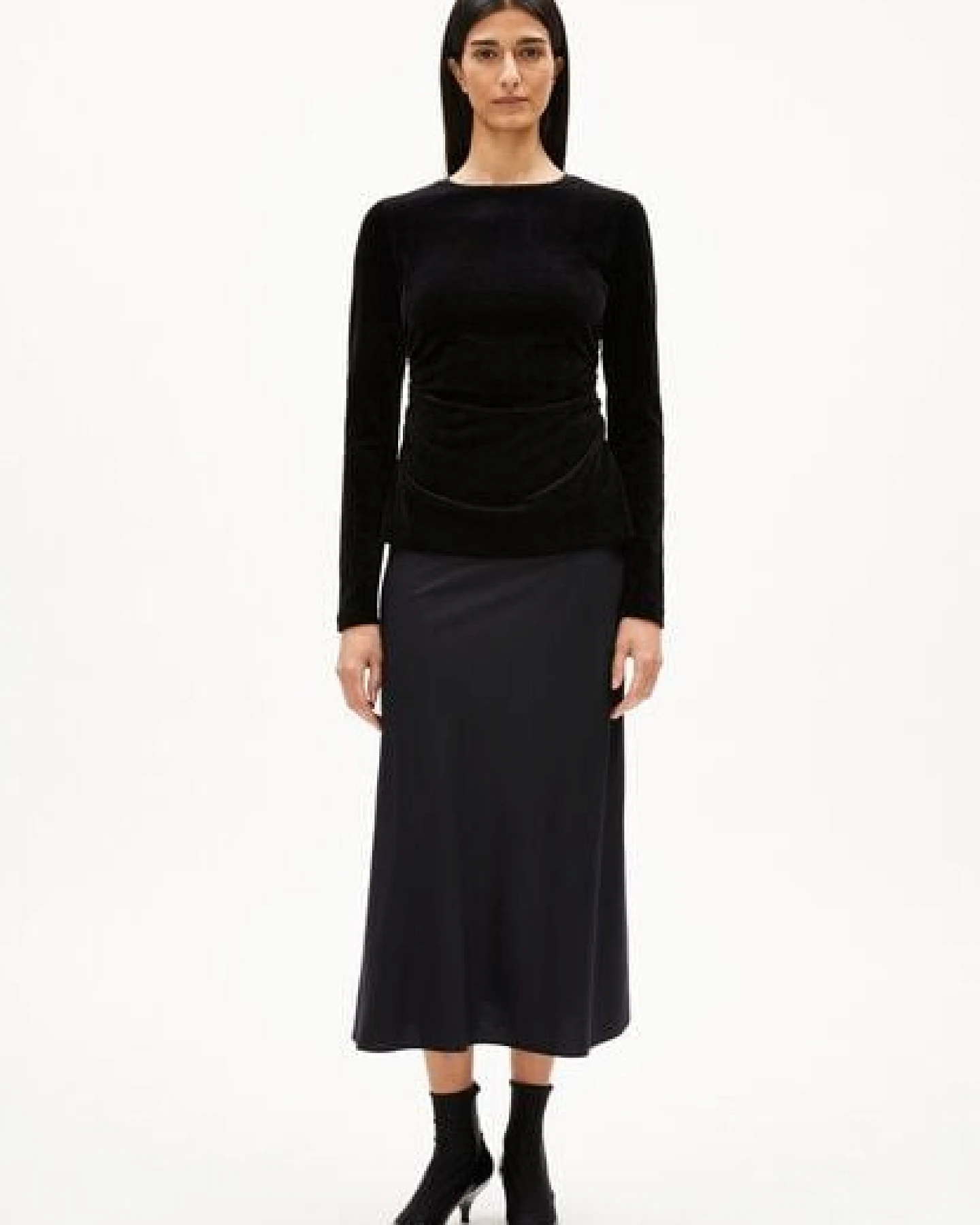 ARMEDANGELS ADAAJA LORA VELVET Damen Longsleeve aus Bio-Baumwoll Mix – Ansicht 4