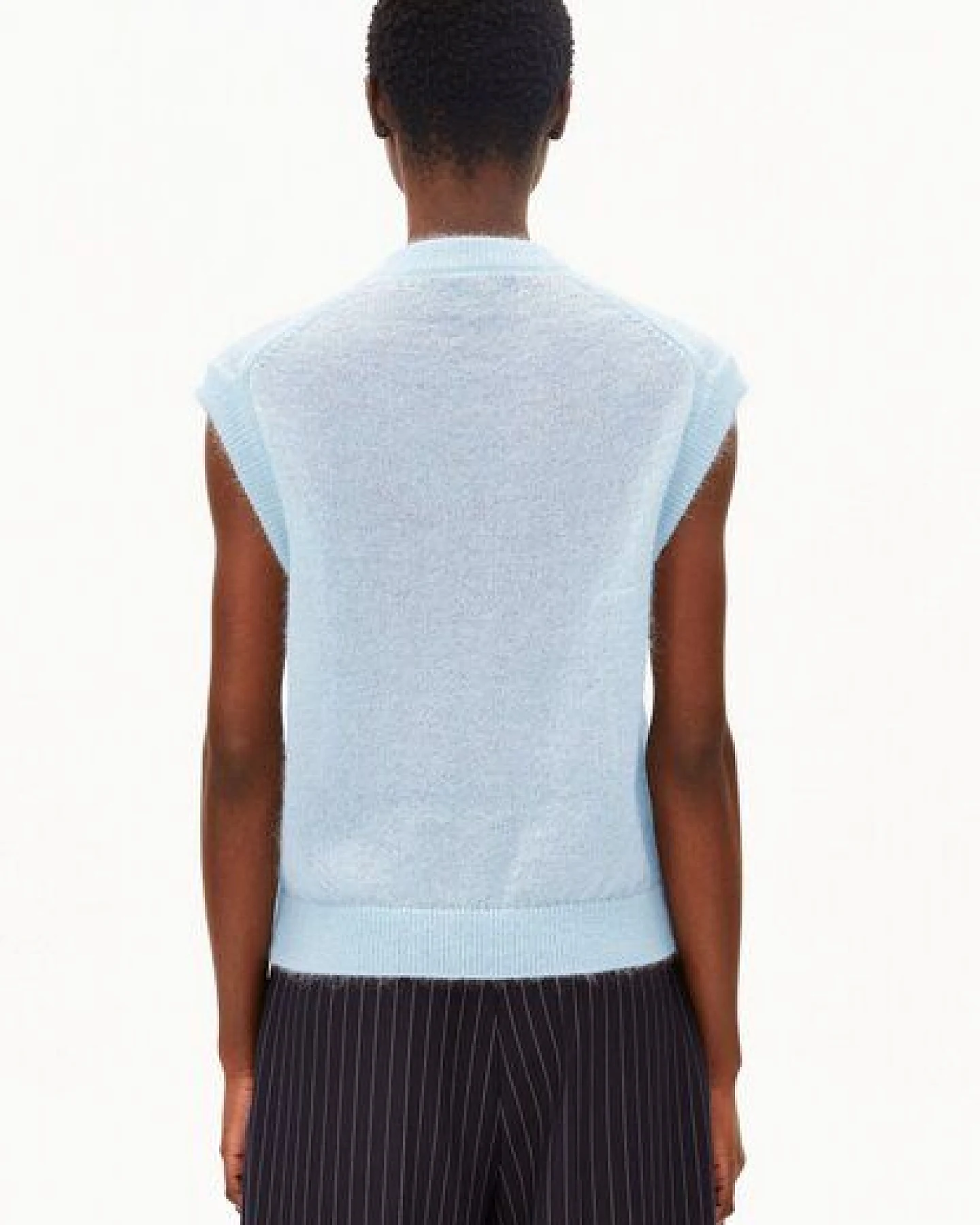 ARMEDANGELS MOHAIR BLEND KNIT Damen Pullunder aus Mohair-Woll Mix – Ansicht 2