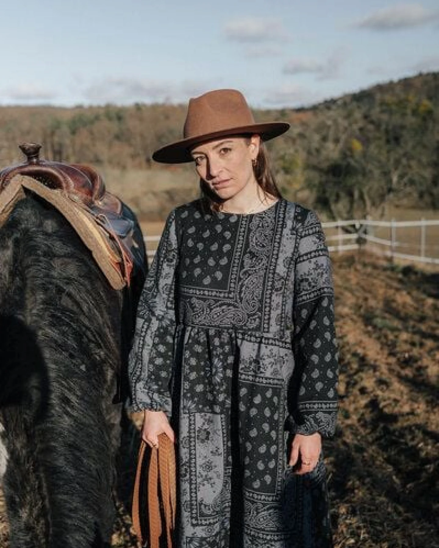 FARM UM'S HERZ Midikleid Foulard-Jacquard – Ansicht 2