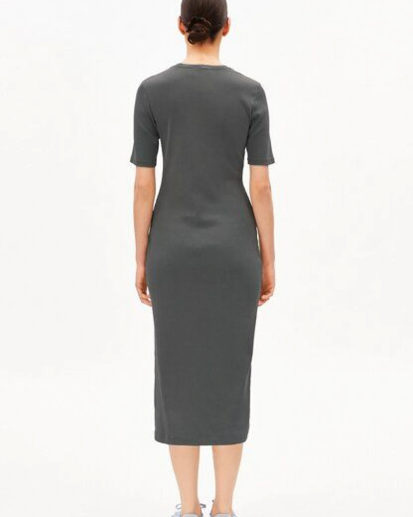 ARMEDANGELS SEHAARAA GMT DYE Damen Ripp-Jerseykleid aus Bio-Baumwoll Mix – Ansicht 2