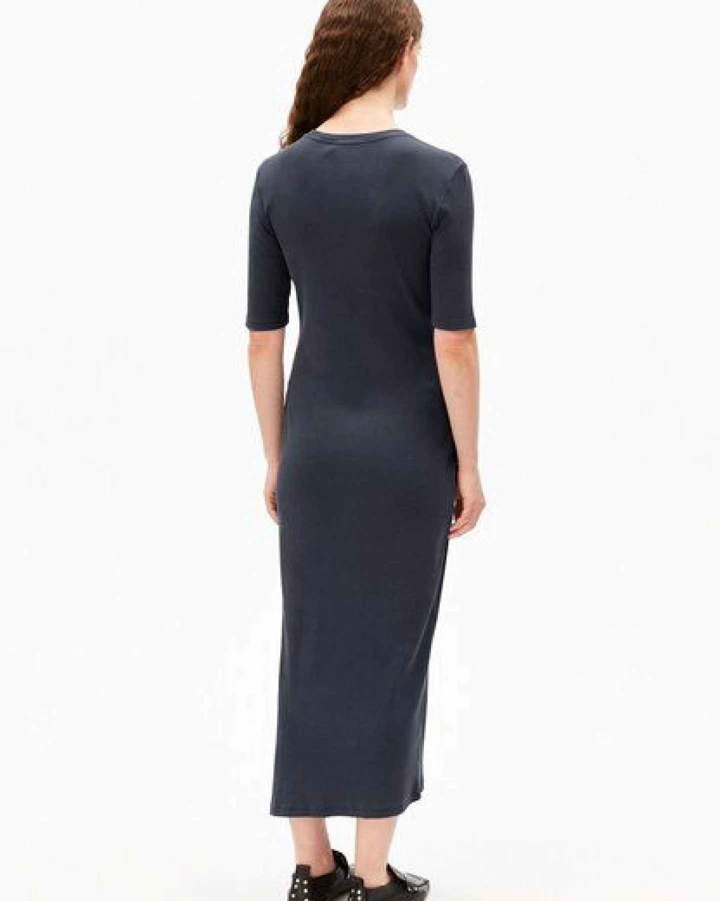 ARMEDANGELS SEHAARAA GMT DYE Damen Ripp-Jerseykleid aus Bio-Baumwoll Mix – Ansicht 2