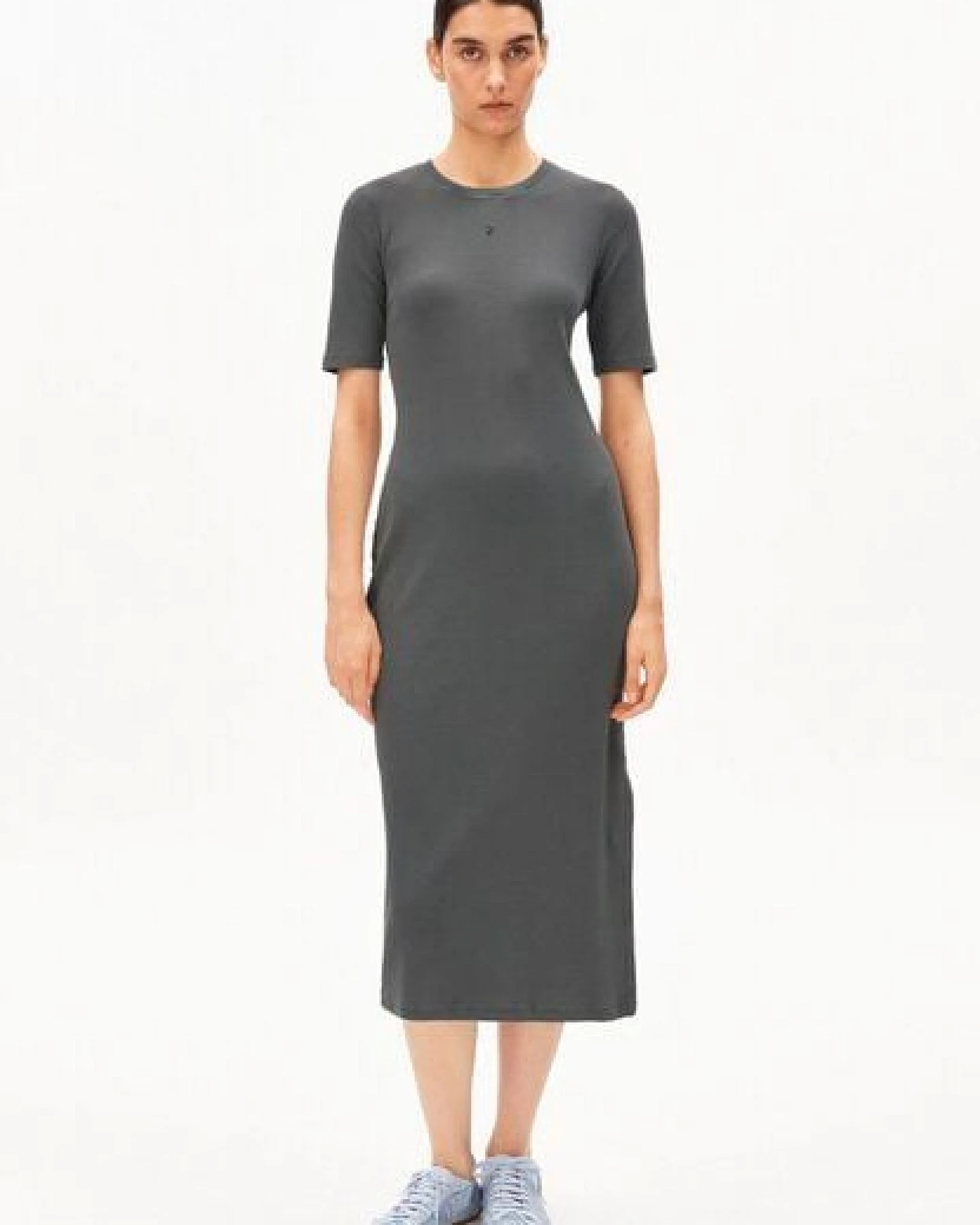 ARMEDANGELS SEHAARAA GMT DYE Damen Ripp-Jerseykleid aus Bio-Baumwoll Mix – Ansicht 4