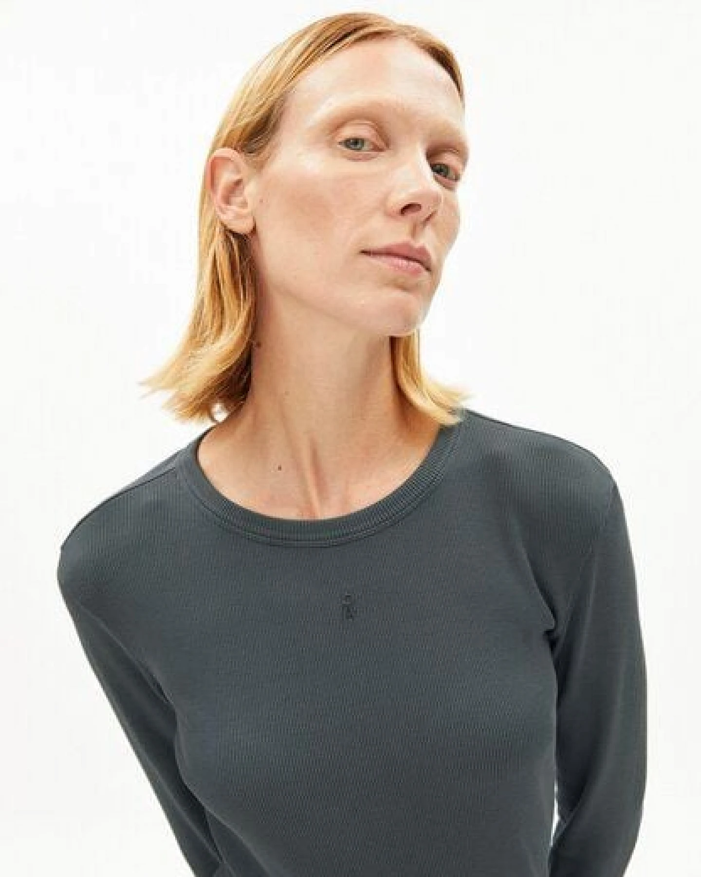 ARMEDANGELS GMT DYE RIB Damen Ripp-Longsleeve aus Bio-Baumwoll Mix – Ansicht 3