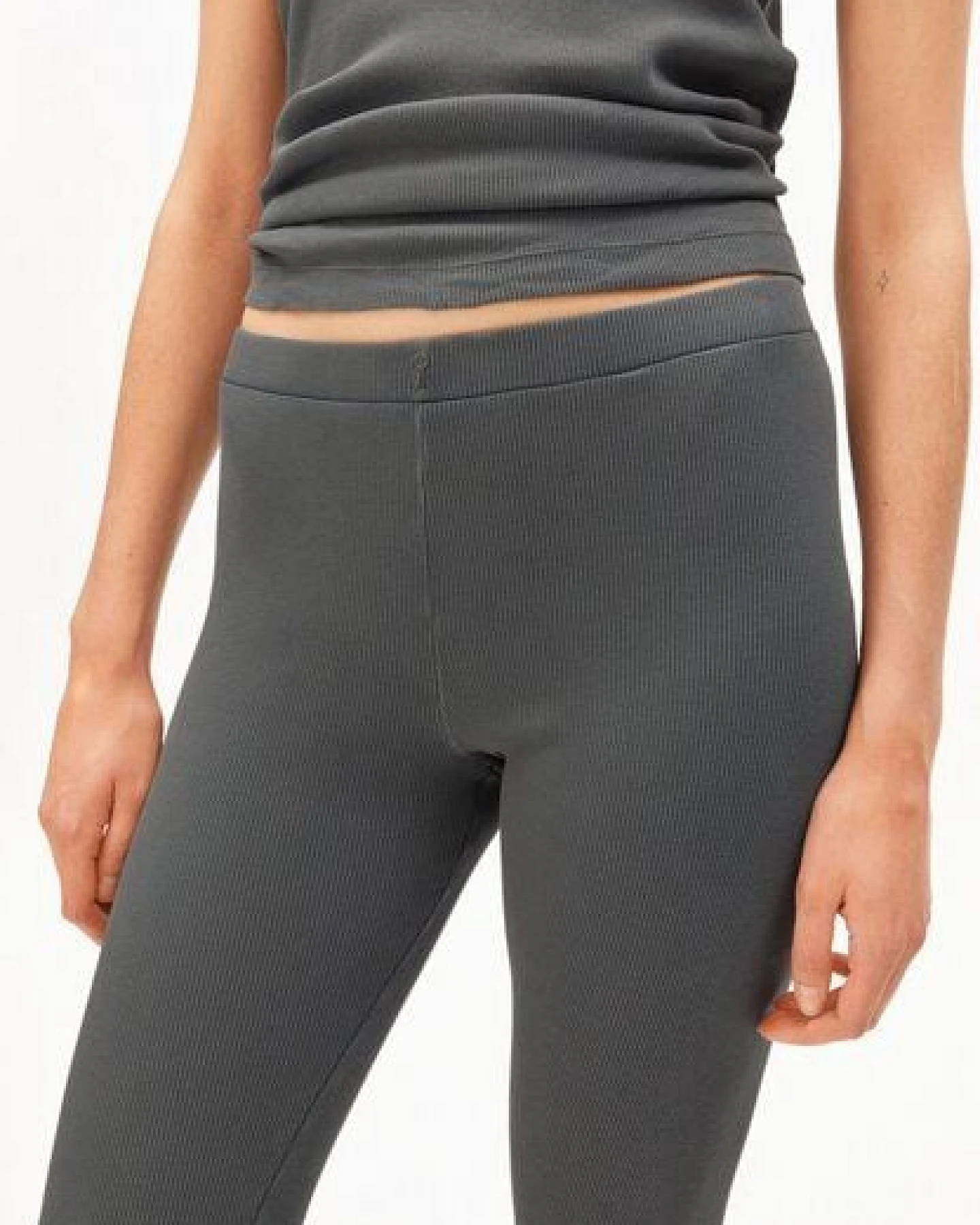 ARMEDANGELS GMT DYE RIB Damen Ripp-Leggings aus Bio-Baumwoll Mix – Ansicht 3