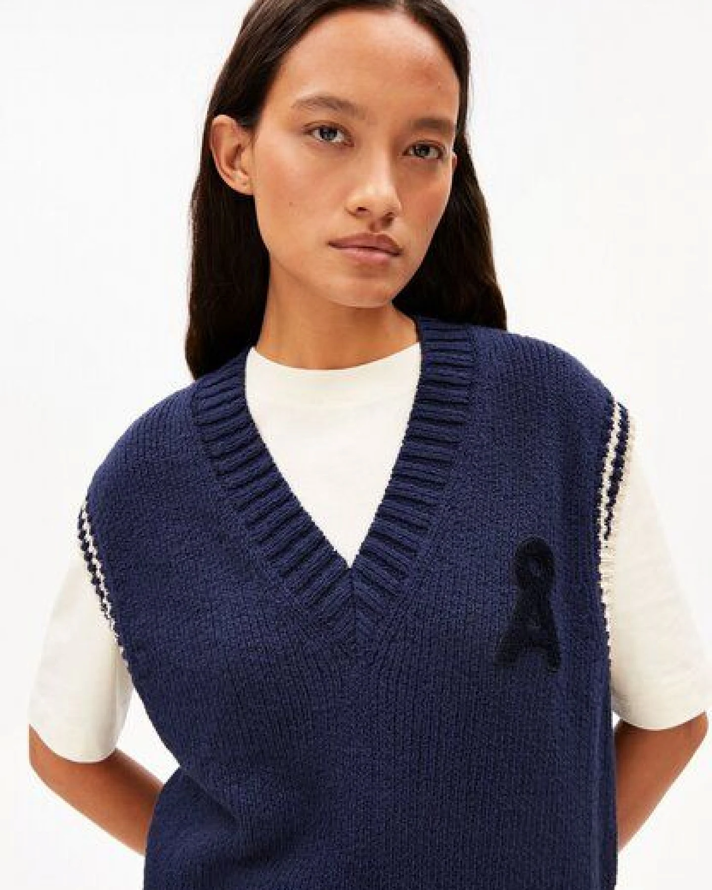 ARMEDANGELS ICONIC Å COLLEGE Damen Pullunder aus Bio-Baumwoll-Mix – Ansicht 3