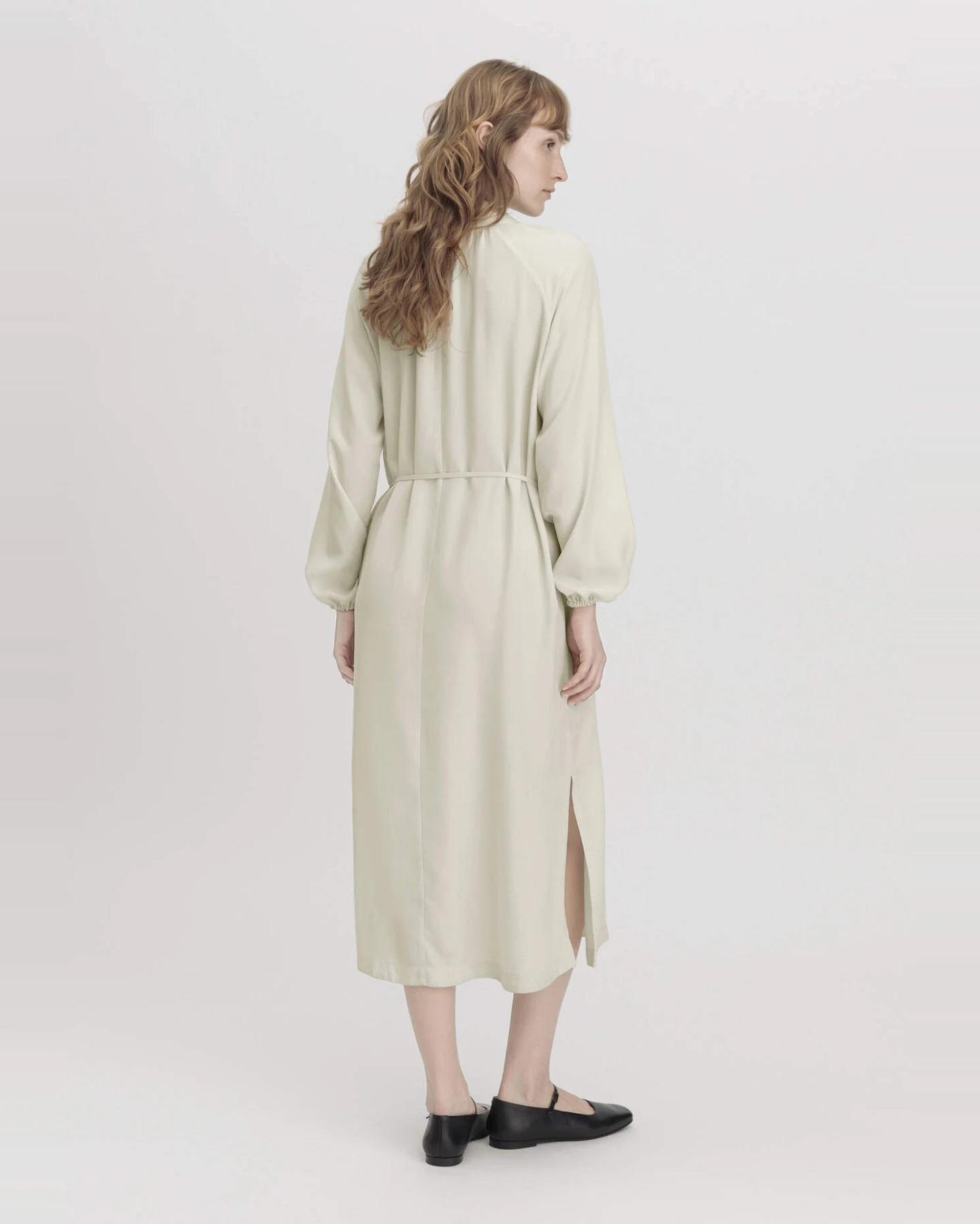 hessnatur Damen Kleid Midi Oversized aus TENCEL™ Lyocell - beige - Größe 36 – Ansicht 2
