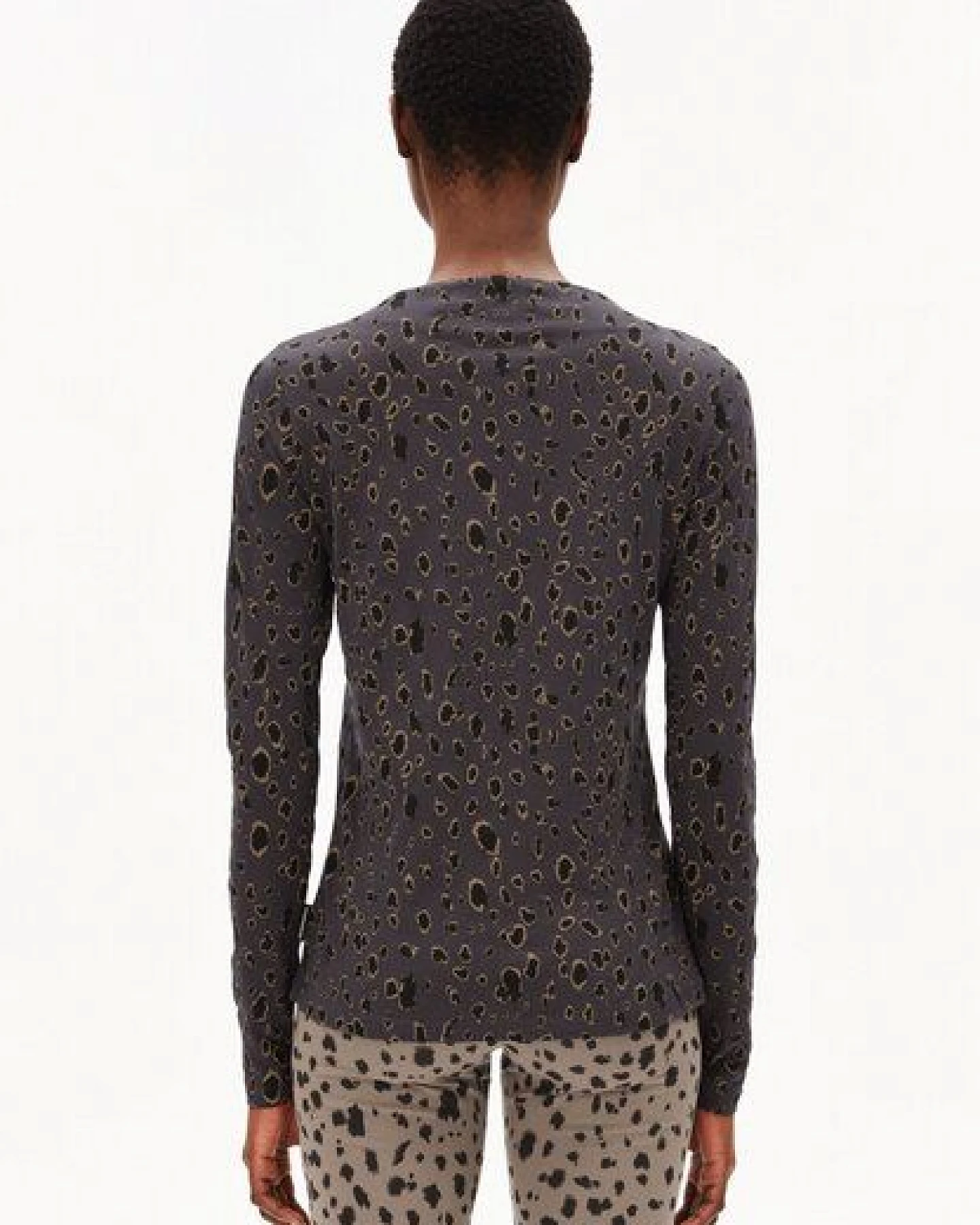 ARMEDANGELS LEO Damen Longsleeve aus Bio-Baumwolle mit Leo-Print – Ansicht 2