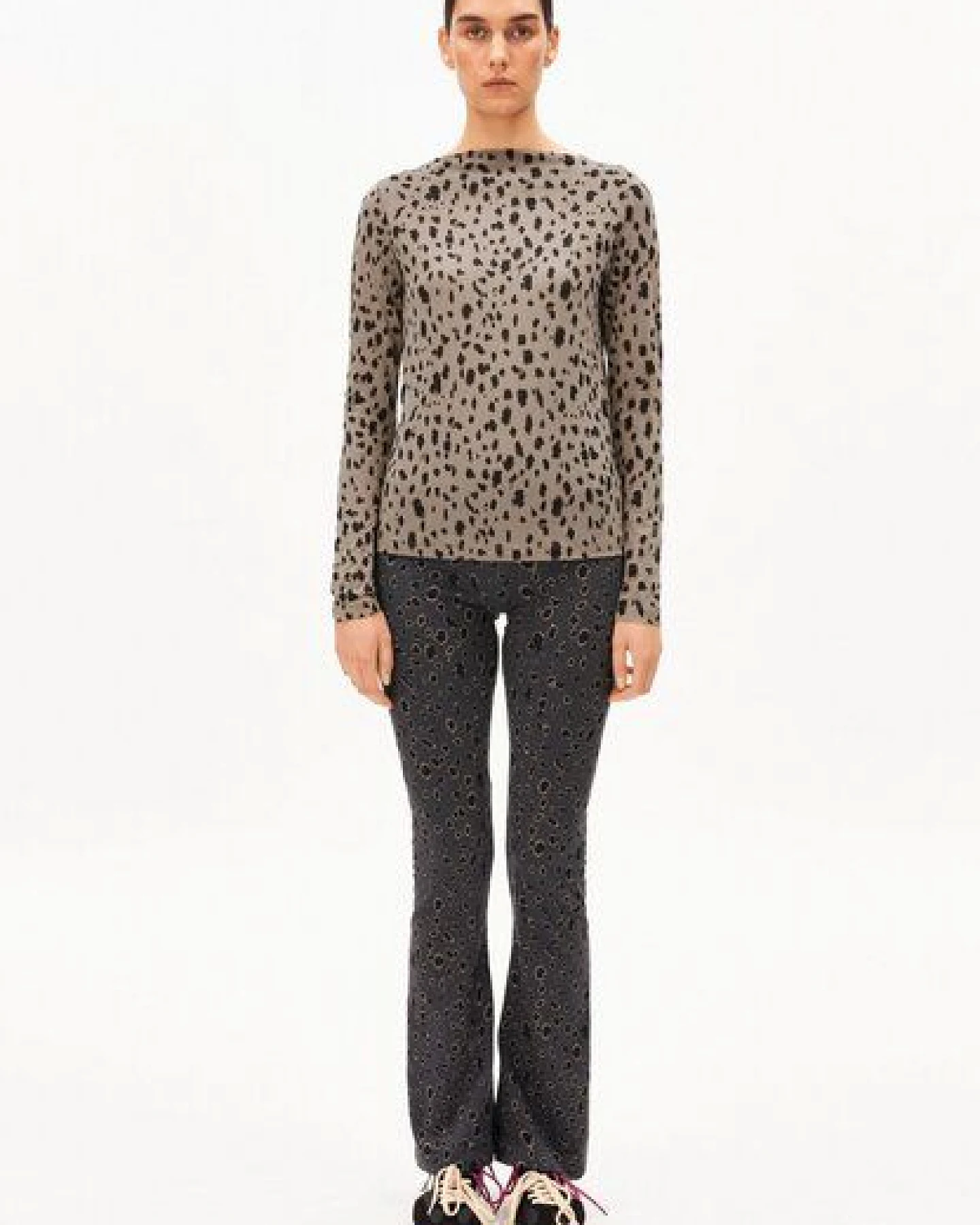 ARMEDANGELS LEO Damen Longsleeve aus Bio-Baumwolle mit Leo-Print – Ansicht 4