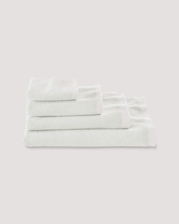 hessnatur Frottier-Handtuch mit Struktur aus Bio-Baumwolle - weiß - Größe 30x50 cm