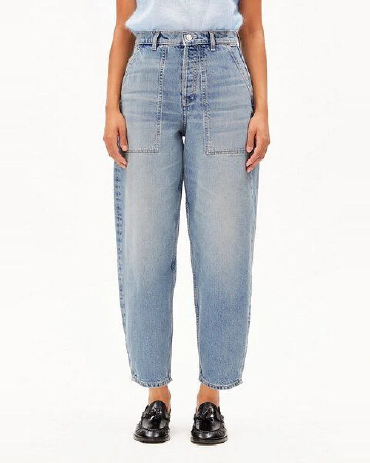 ARMEDANGELS BAARLY CARPENTER BARREL Damen Barrel Leg Jeans aus recycelter Baumwolle