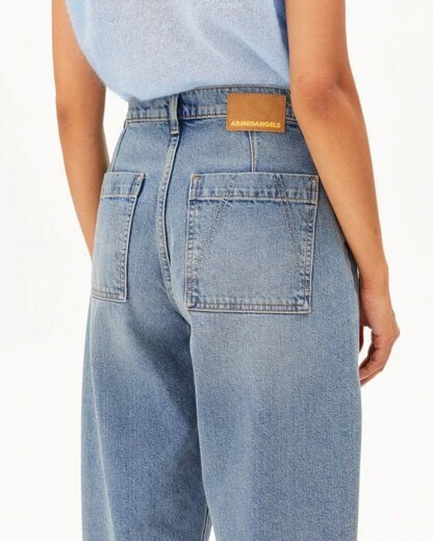 ARMEDANGELS BAARLY CARPENTER BARREL Damen Barrel Leg Jeans aus recycelter Baumwolle – Ansicht 3