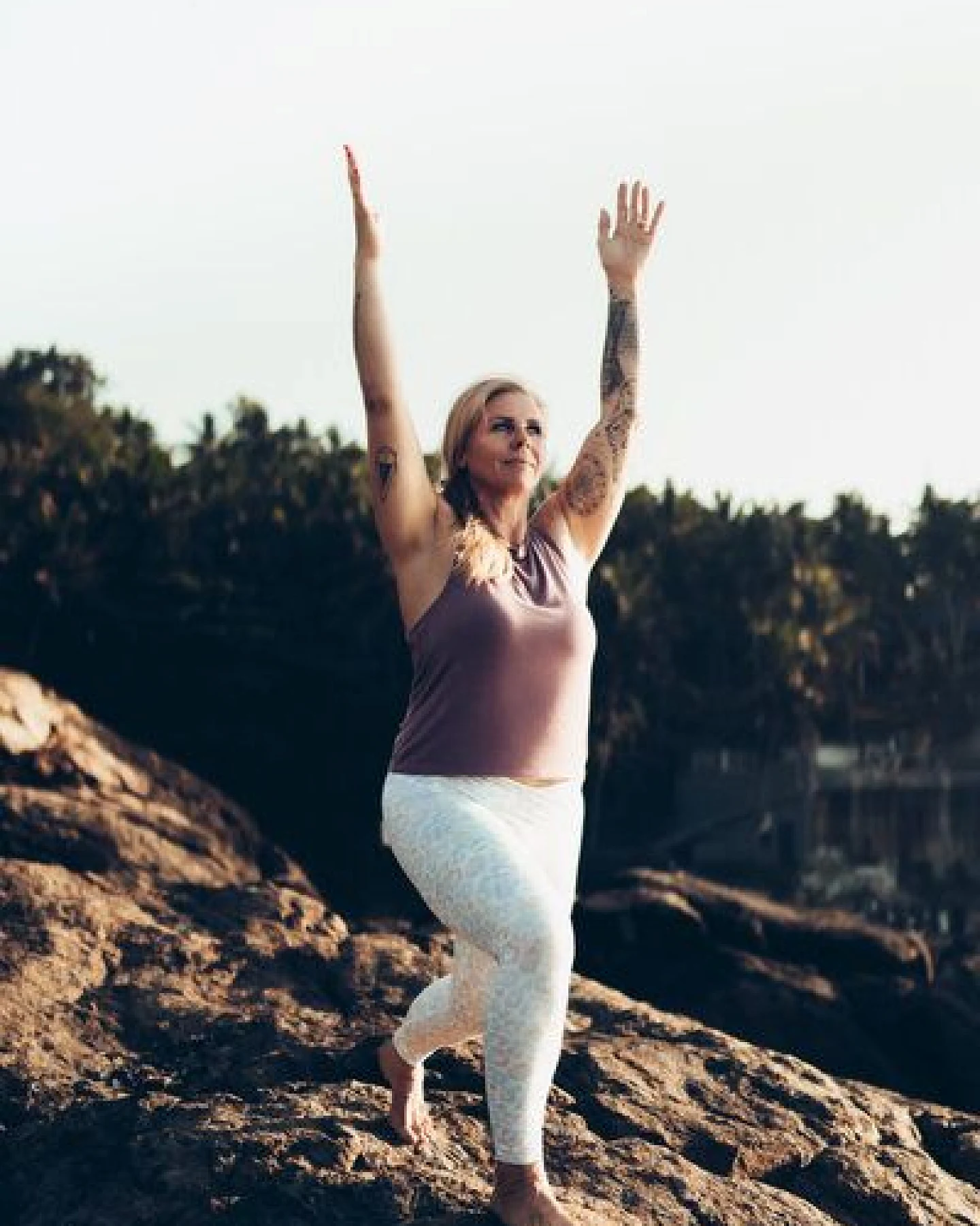 YogiLiebe Leo Legging aus Bio-Baumwolle White – Ansicht 2