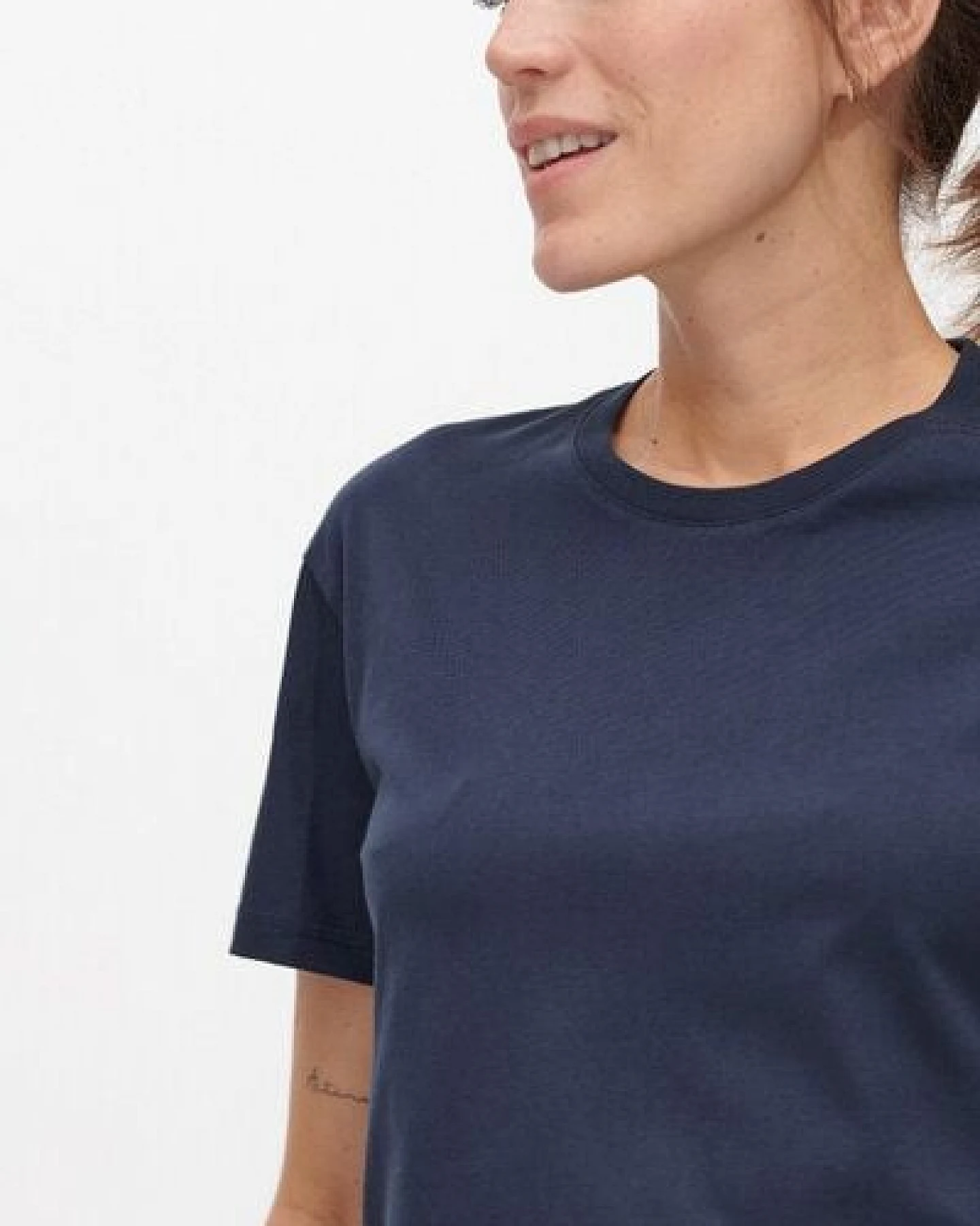 sanvt-store Das Unisex T-Shirt - Dunkelblau – Ansicht 3
