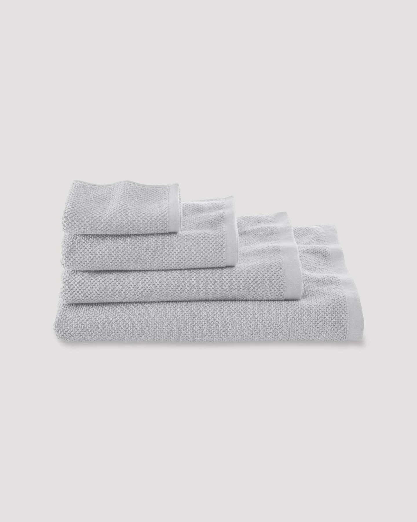 hessnatur Frottier-Handtuch mit Struktur aus Bio-Baumwolle - grau - Größe 70x140 cm – Ansicht 2