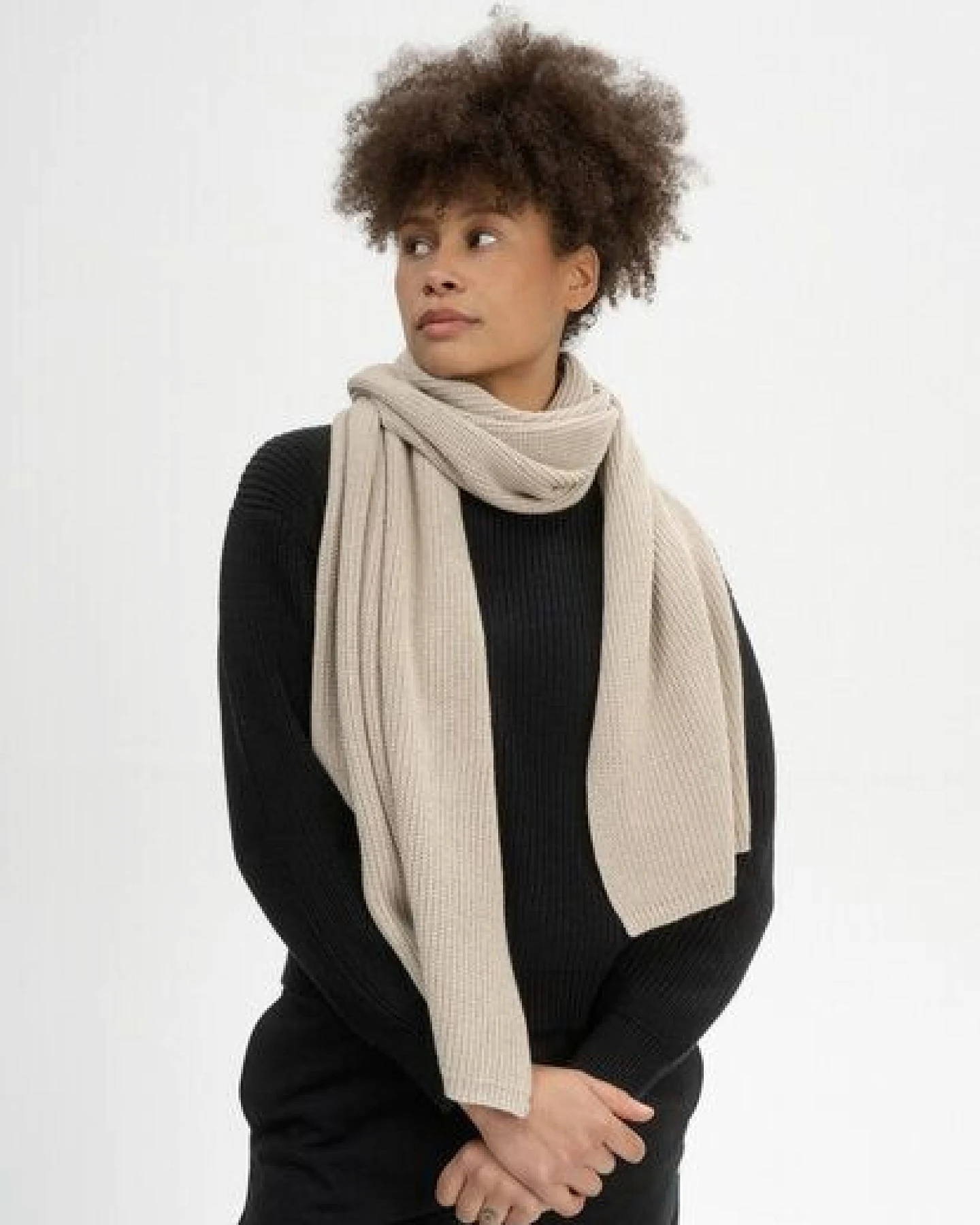 MELA Bundle Strickmütze KALI + Rippstrick Schal NAGNA – Ansicht 2