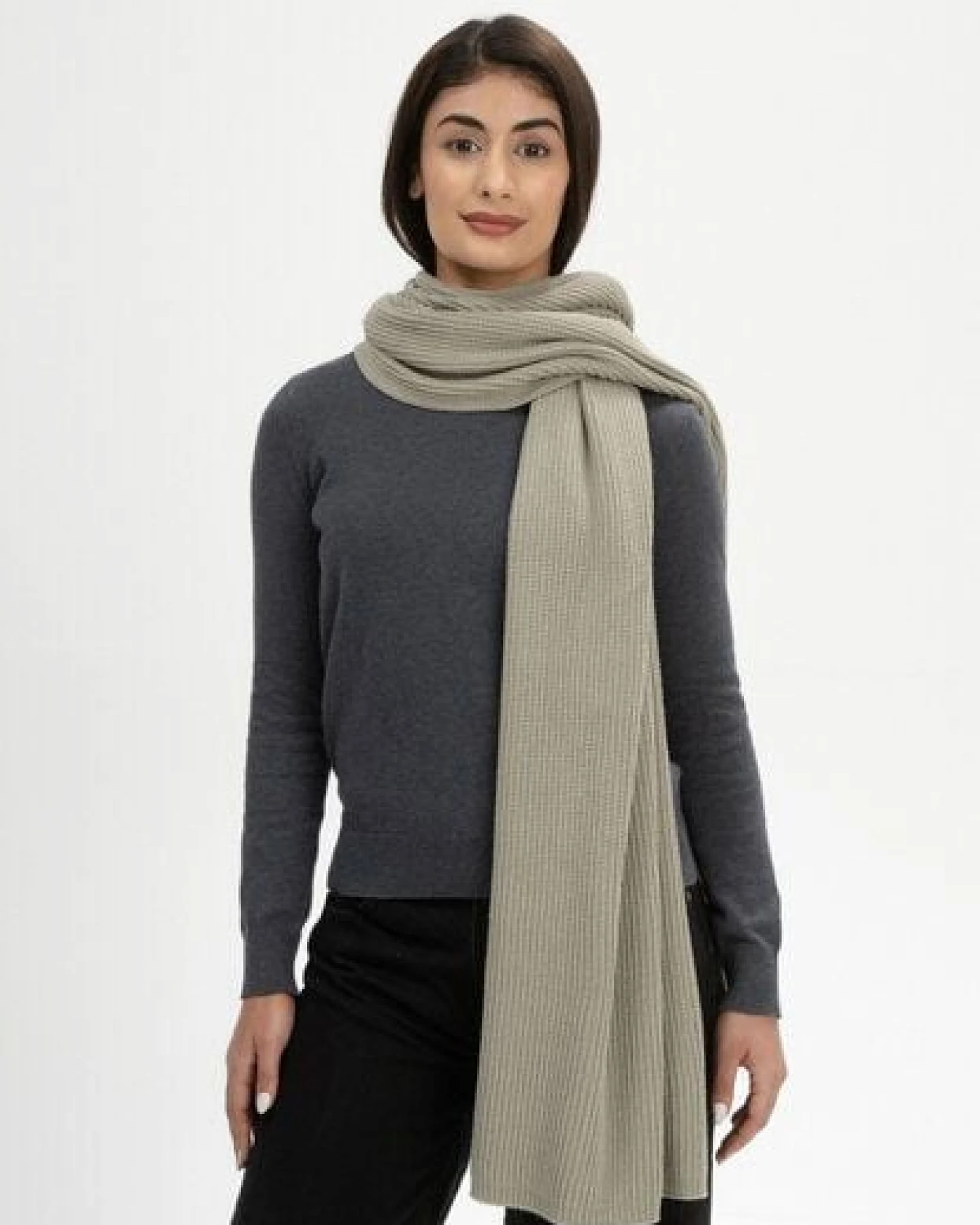 MELA Bundle Strickmütze KALI + Rippstrick Schal NAGNA – Ansicht 3