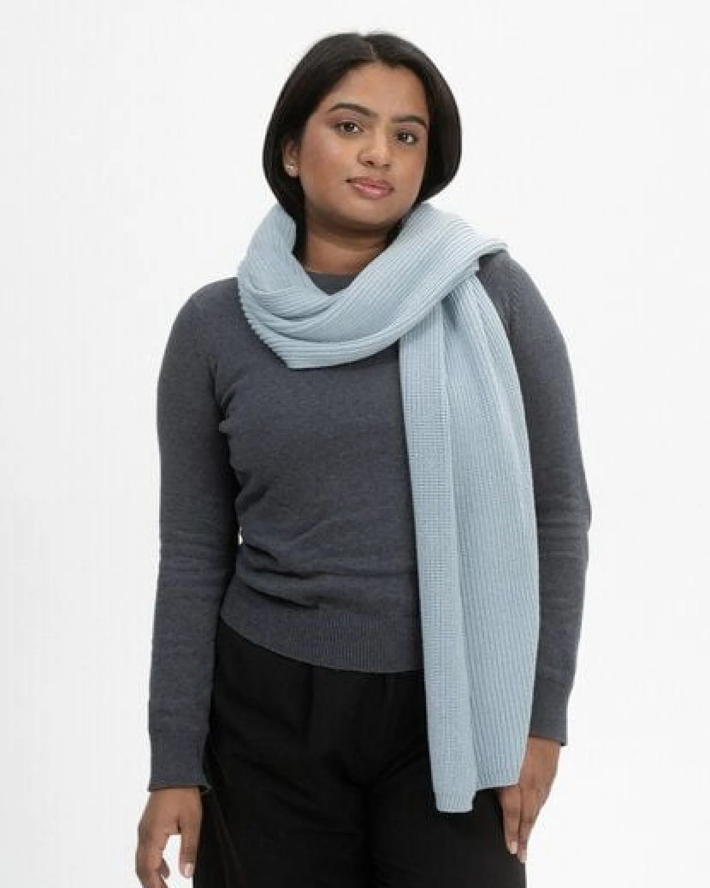 MELA Bundle Strickmütze KALI + Rippstrick Schal NAGNA – Ansicht 3