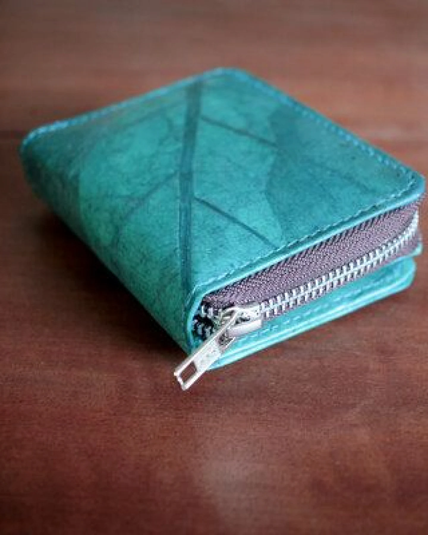 BY COPALA Nachhaltiges Portemonnaie aus recycelten Blättern in türkis mit Zipper – vegan & umweltfreundlich – Ansicht 3