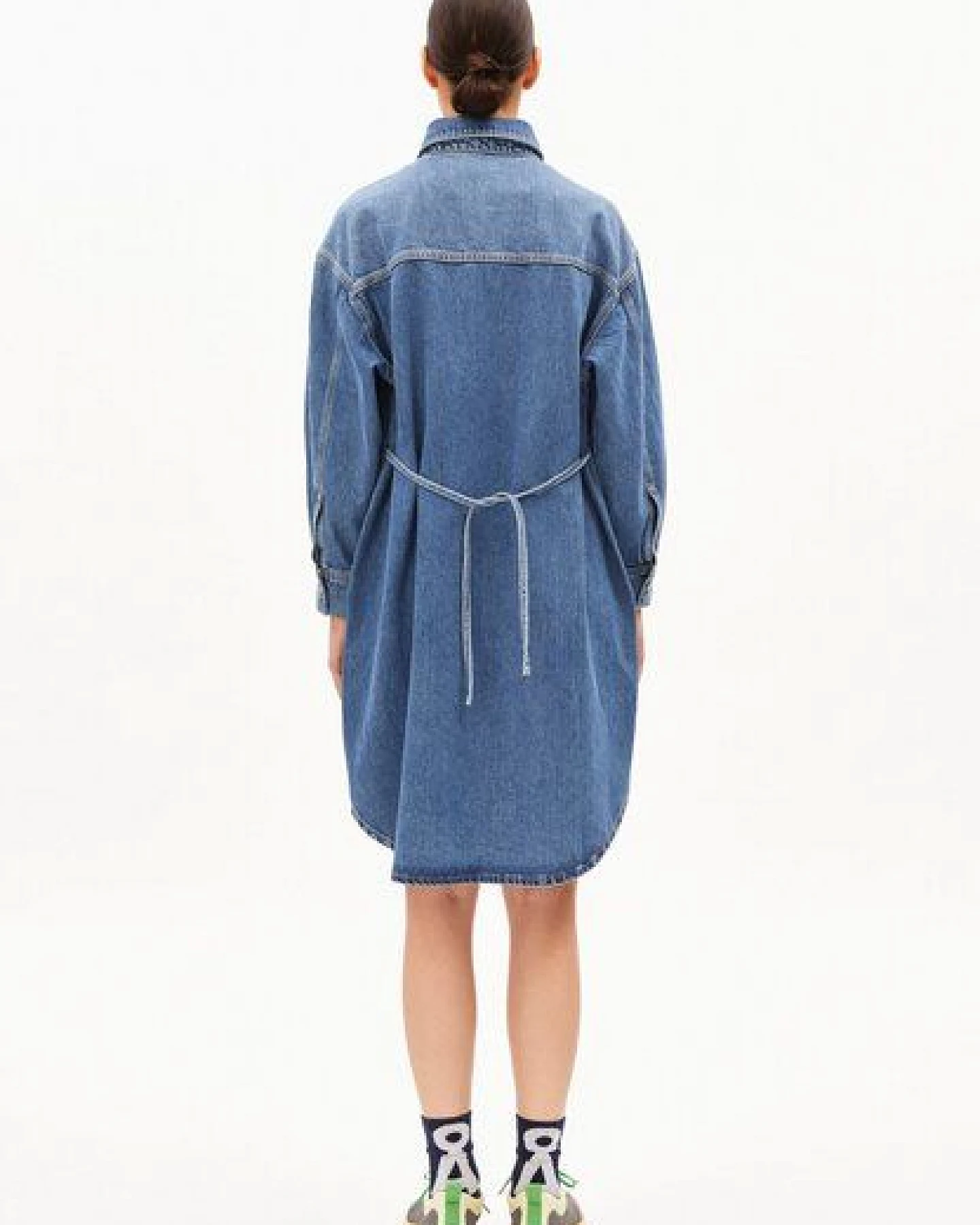 ARMEDANGELS OVERSIZED DENIM Damen Jeanskleid aus Lyocell-Baumwoll-Mix – Ansicht 2