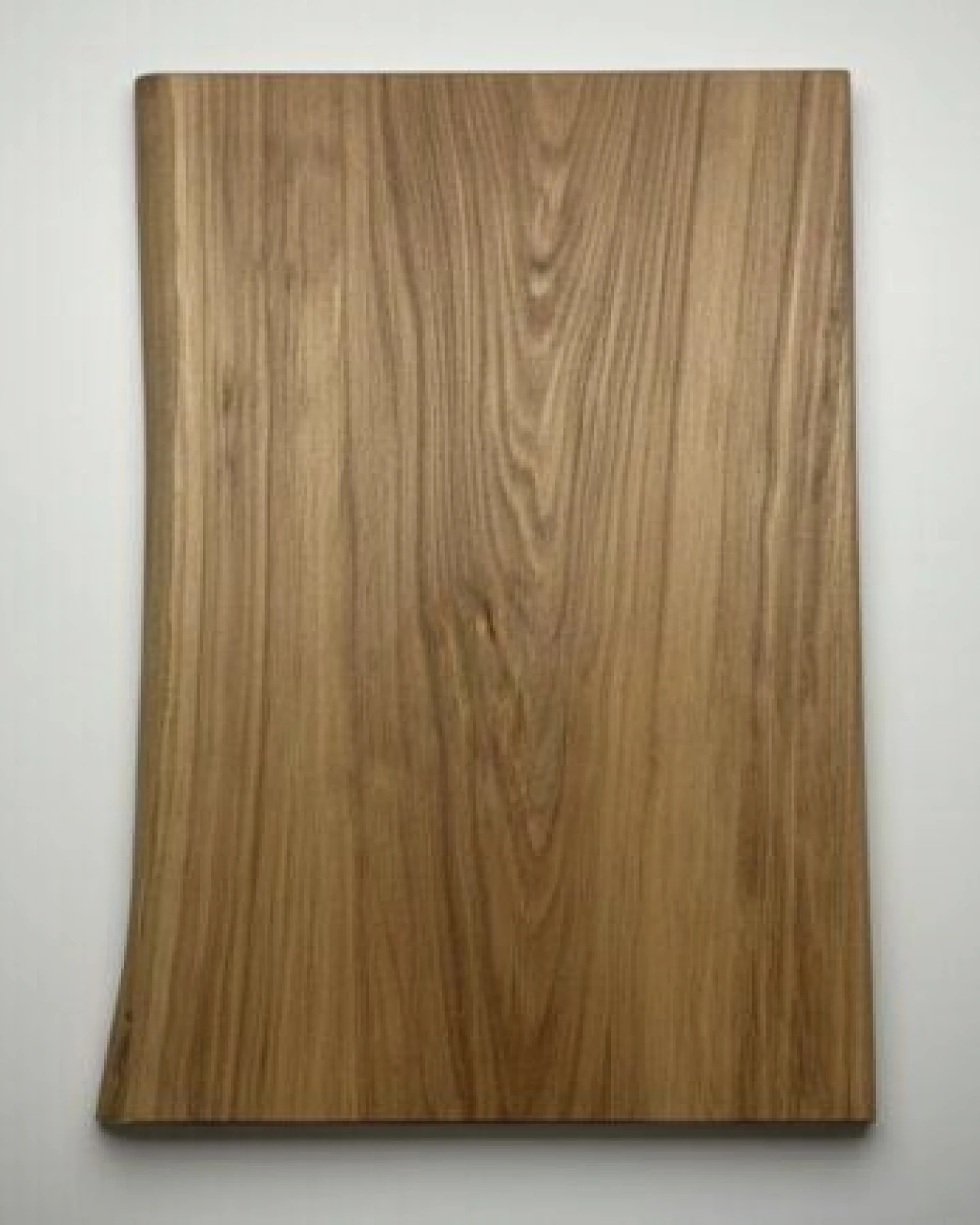 Portia by Callidus Designs Schneidebrett aus massiver Eiche mit Naturkante – rustikal, edel, einzigartig - personalisierte Lasergravur möglich – Ansicht 3
