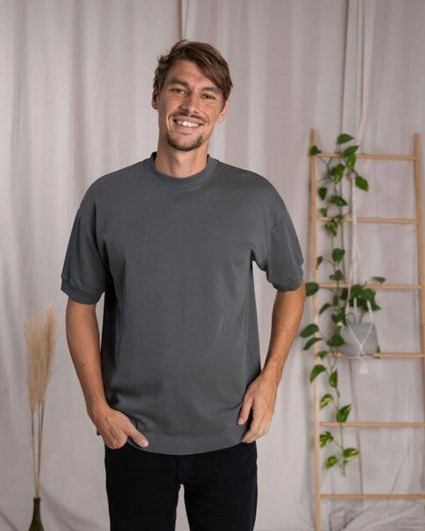 Vresh Clothing Vriedl - Oversized T-Shirt aus Heavy-Jersey Biobaumwolle – Ansicht 2