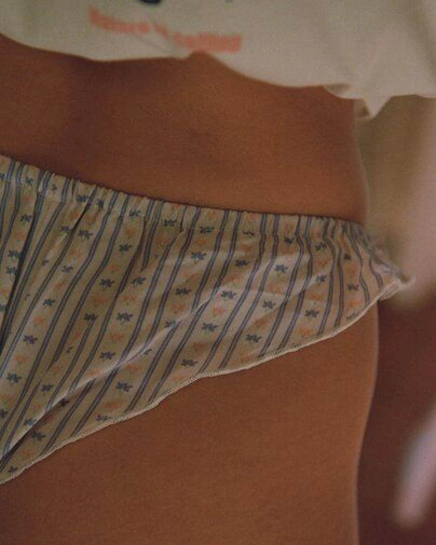 Nénés Tanga Love Camp – Ansicht 3