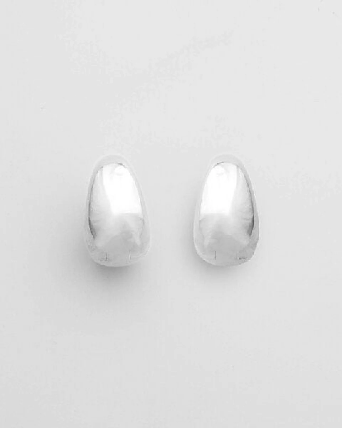 fejn jewelry Creole 'small dome hoop" - glänzende Huggies – Ansicht 4