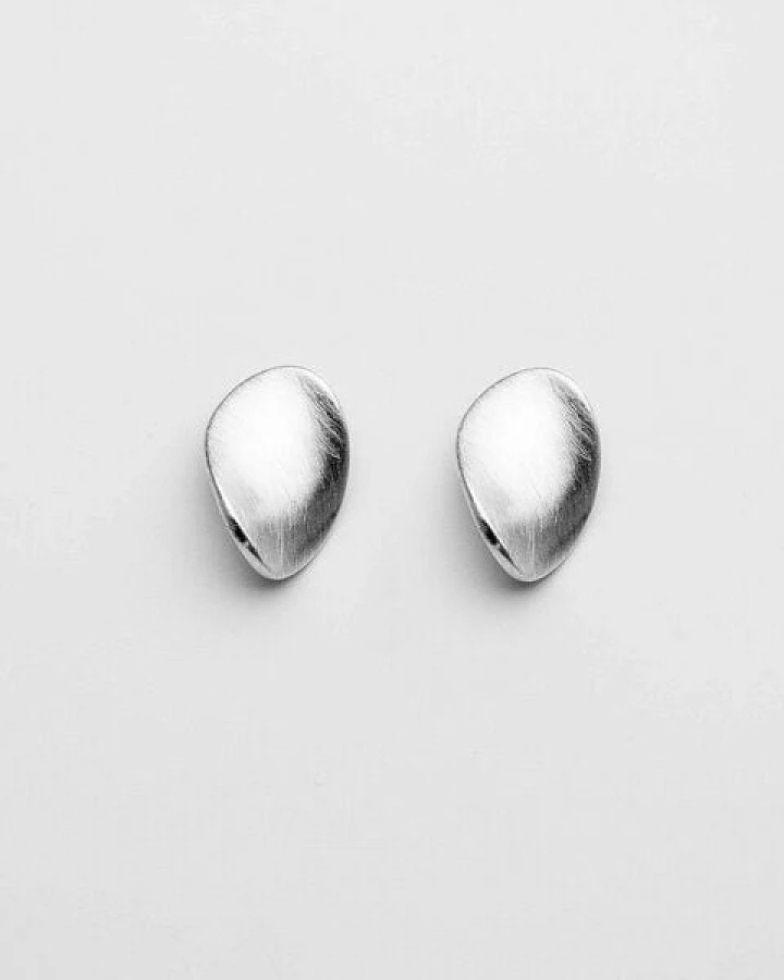 fejn jewelry Ohrstecker 'satin oval' in organischen Formen & satiniertem Finish