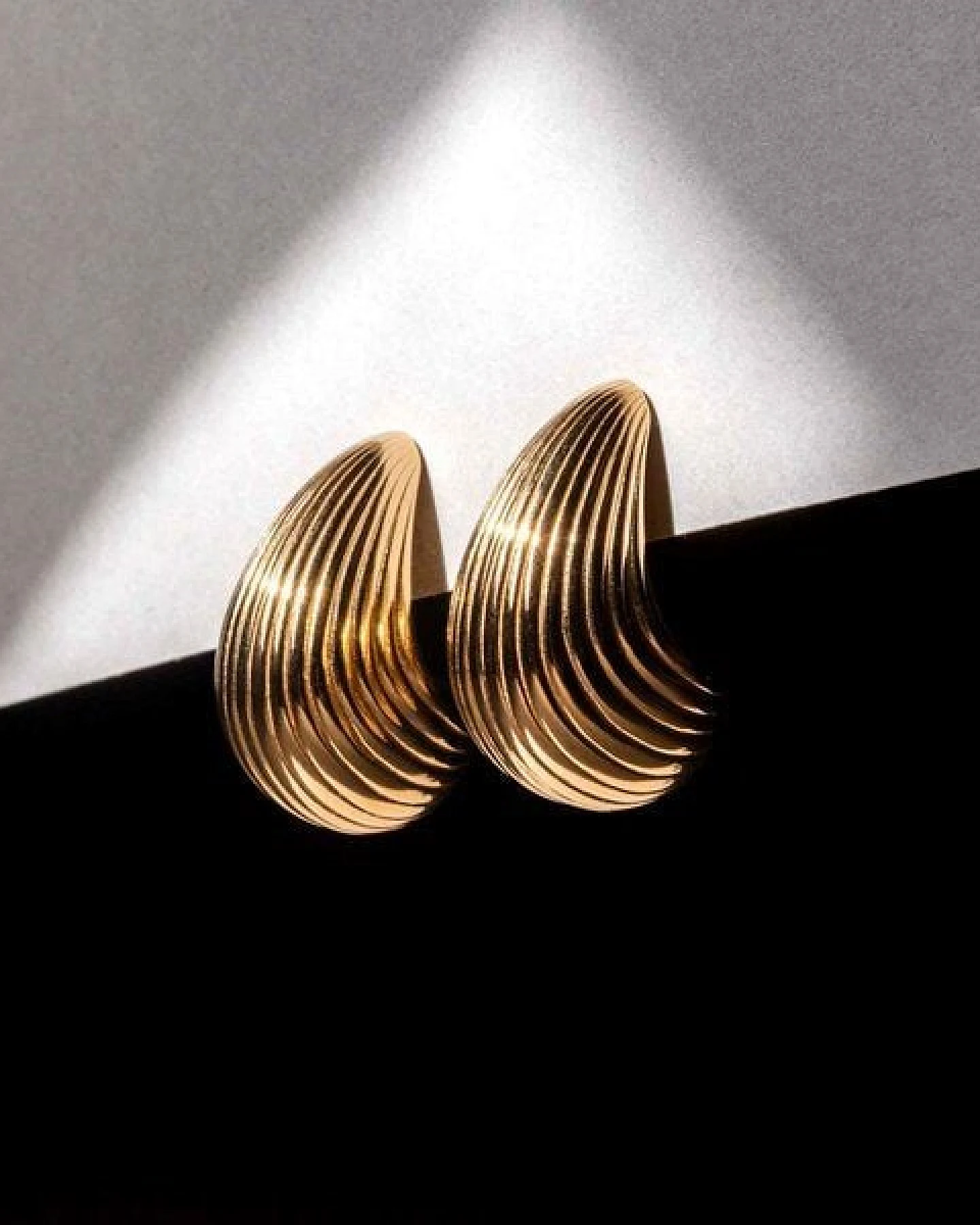 fejn jewelry Ohrstecker 'riffle drop' in Tropfenform – Ansicht 4