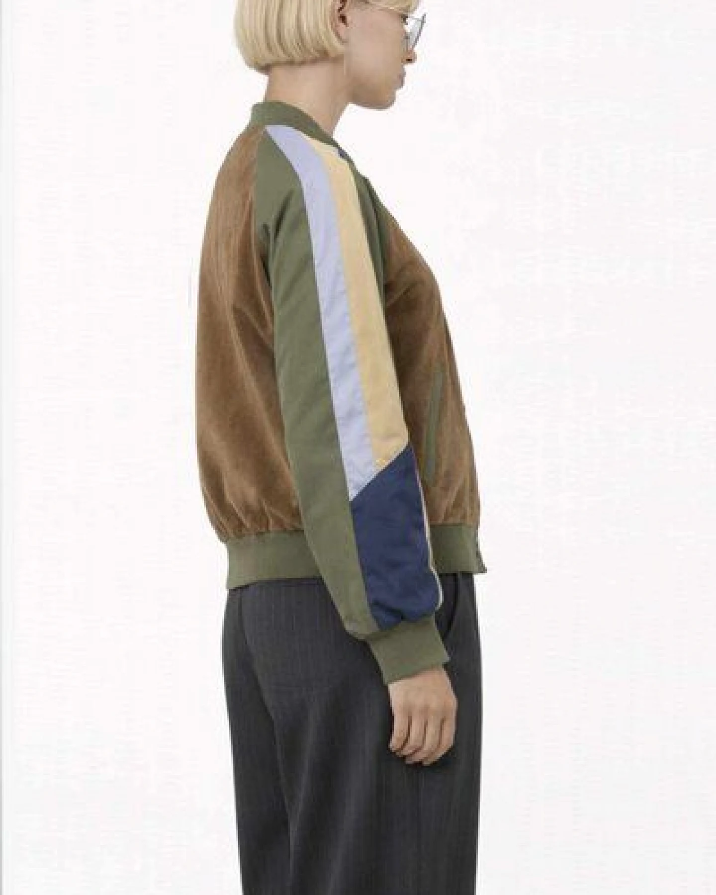 ein garten Studios College Jacke aus Baumwollsamt & TENCEL – soft, sportlich, bewusst – Ansicht 3
