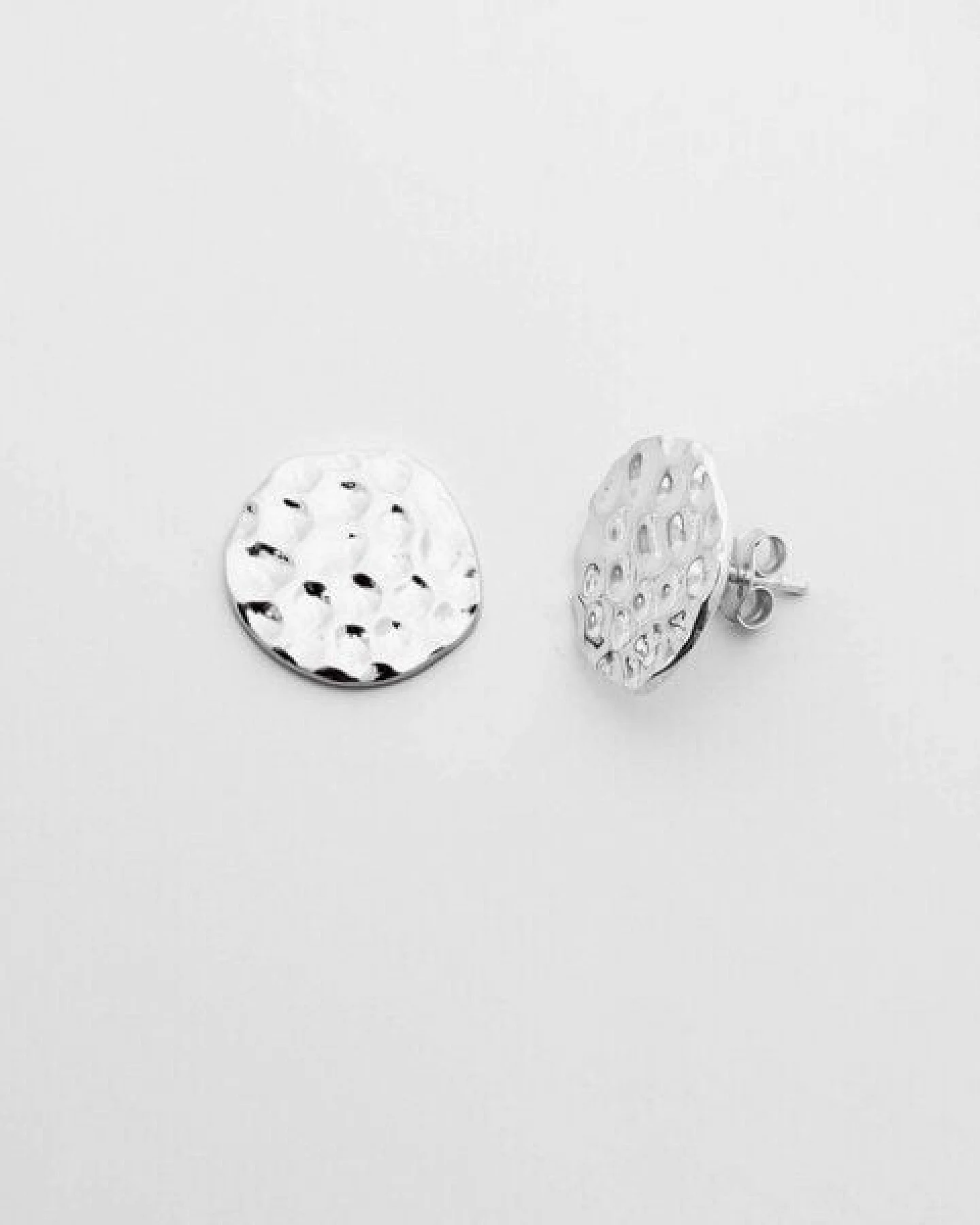 fejn jewelry Ohrstecker 'round hammered' mit gehämmerter Oberfläche – Ansicht 3
