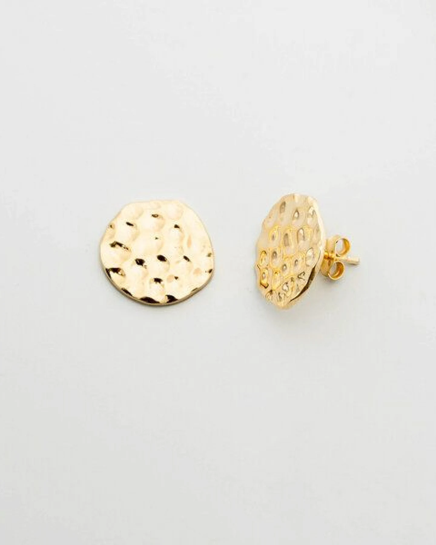 fejn jewelry Ohrstecker 'round hammered' mit gehämmerter Oberfläche – Ansicht 4