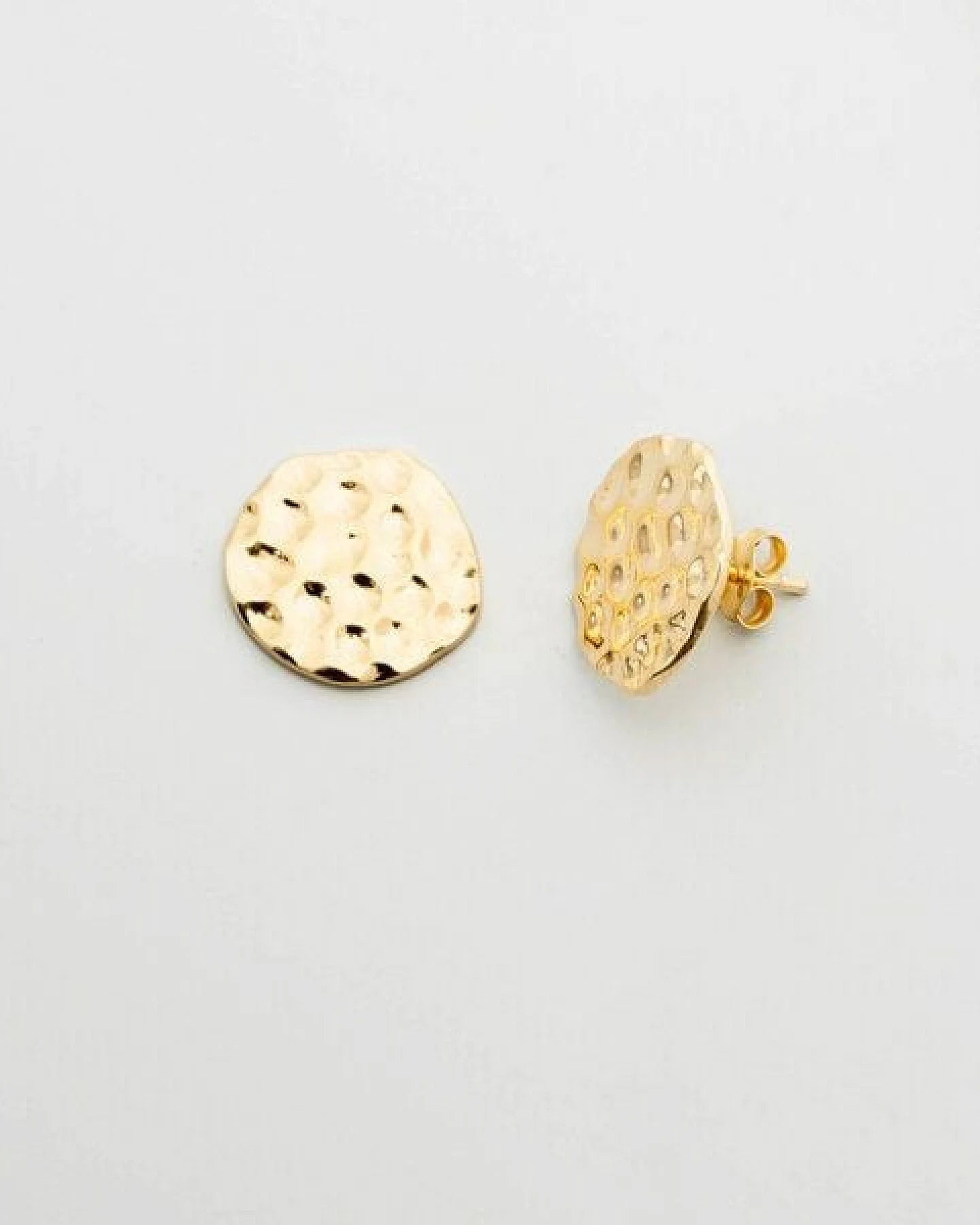 fejn jewelry Ohrstecker 'round hammered' mit gehämmerter Oberfläche – Ansicht 2