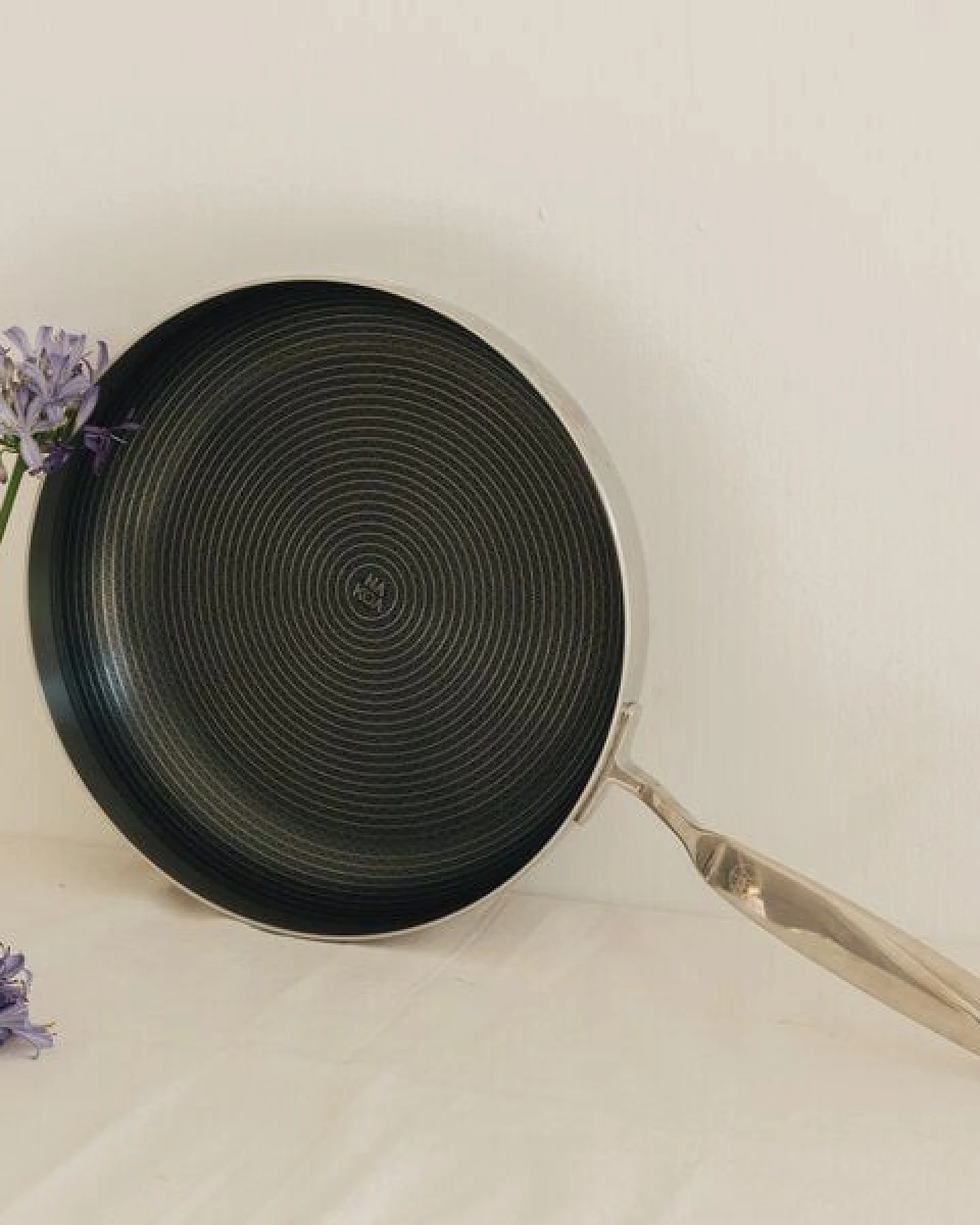 NAKOA Pfanne mit kratzfester Antihaftbeschichtung 28 cm I Non-Toxic PFOA-frei I Bratpfanne mit Kaltgriff I geeignet für Induktion & alle Herdarten & Backofen I Spülmaschinenfest – Ansicht 4