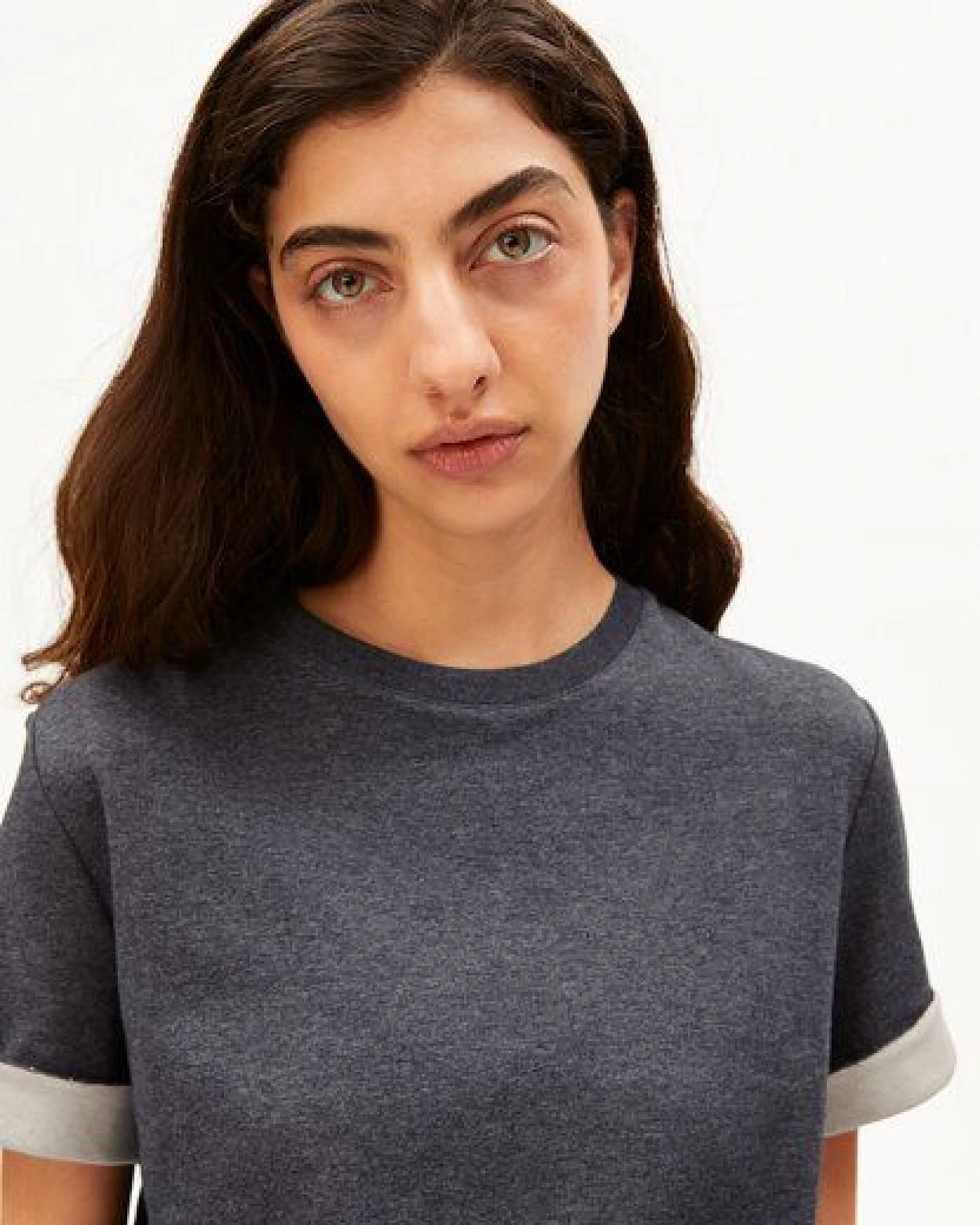 ARMEDANGELS UN-WASTED Damen T-Shirt aus recyceltem Baumwoll Mix – Ansicht 3