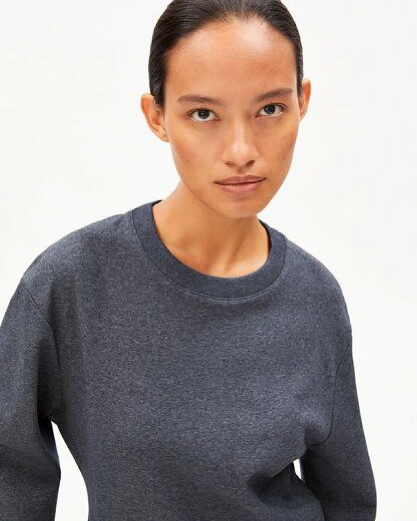 ARMEDANGELS UN-WASTED Damen Longsleeve aus recyceltem Baumwoll Mix – Ansicht 3