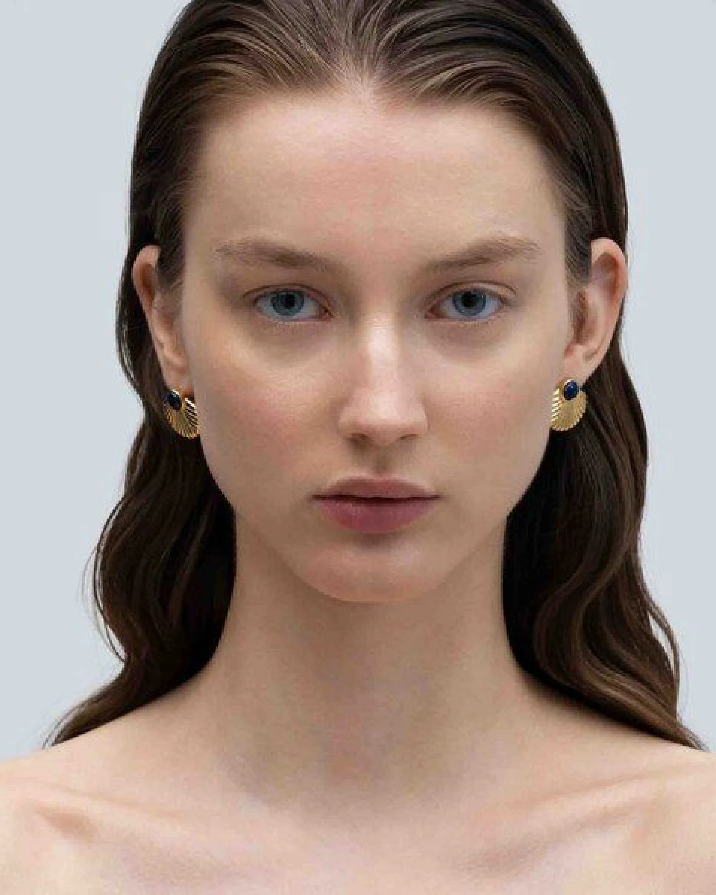 fejn jewelry Ohrstecker 'bold half sun' mit Lapislazuli – Ansicht 3