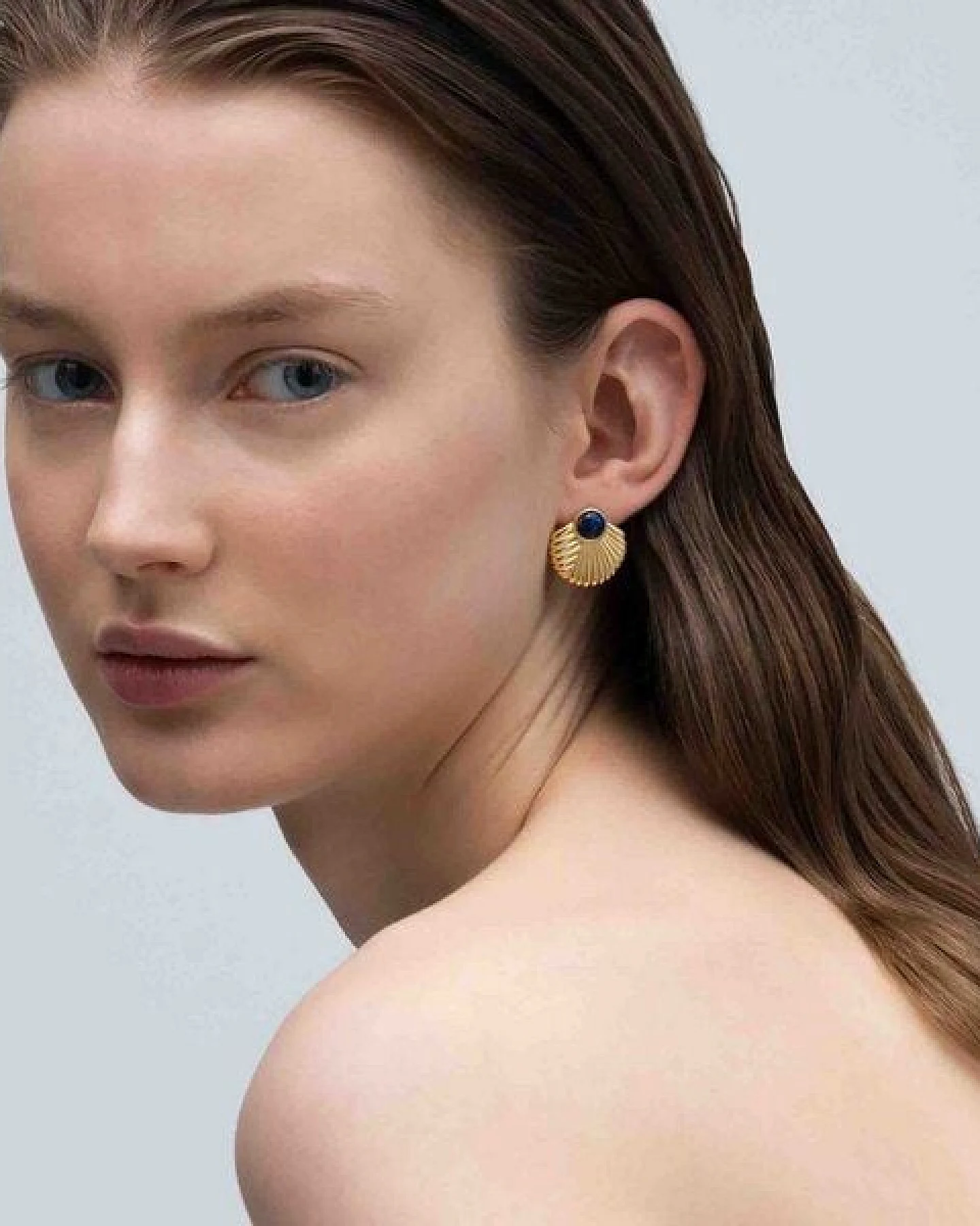 fejn jewelry Ohrstecker 'bold half sun' mit Lapislazuli – Ansicht 4