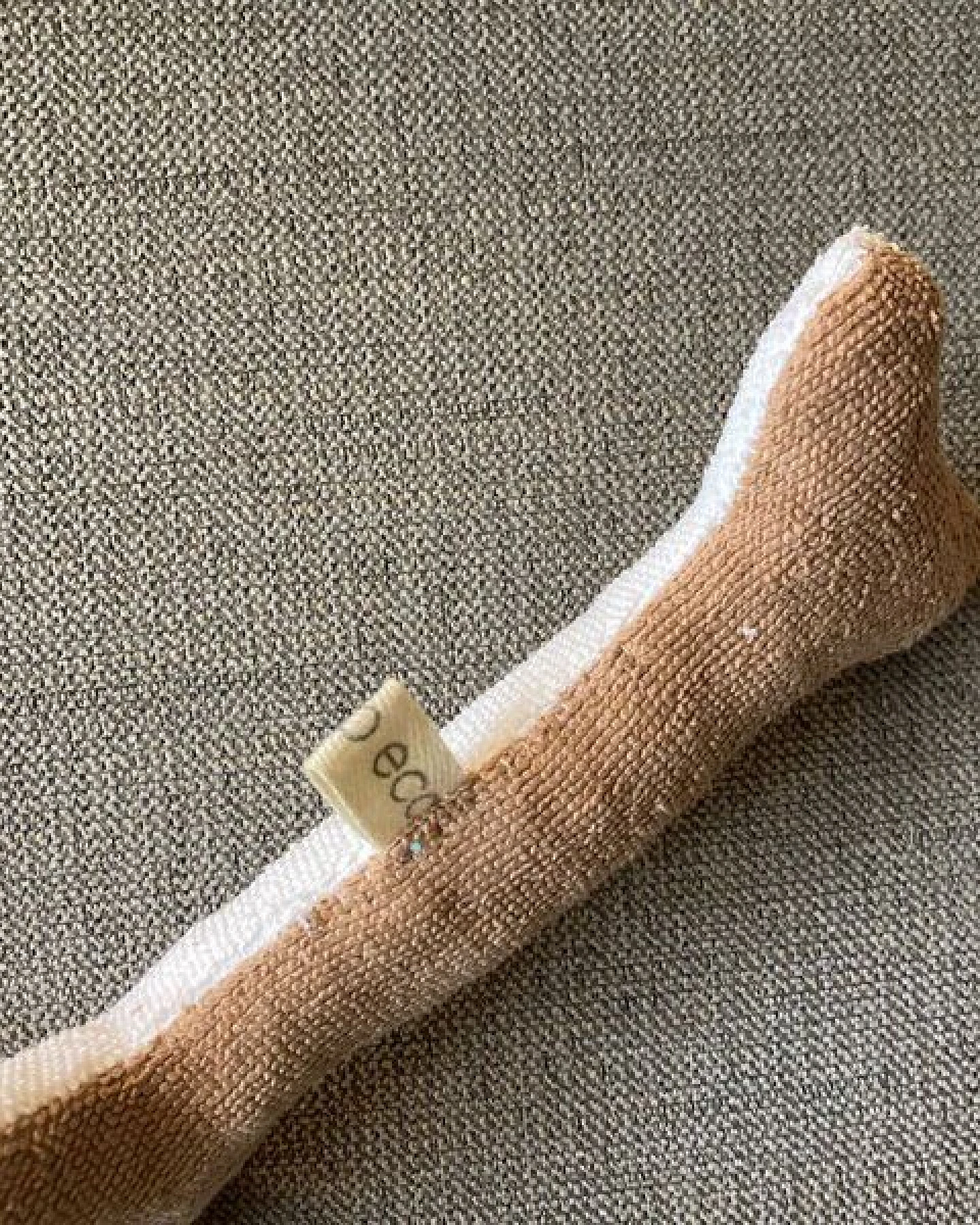 mio eco Hochwertiges Upcycling Hundespielzeug aus Hotel-Bademänteln zero waste schokobraun – Ansicht 3