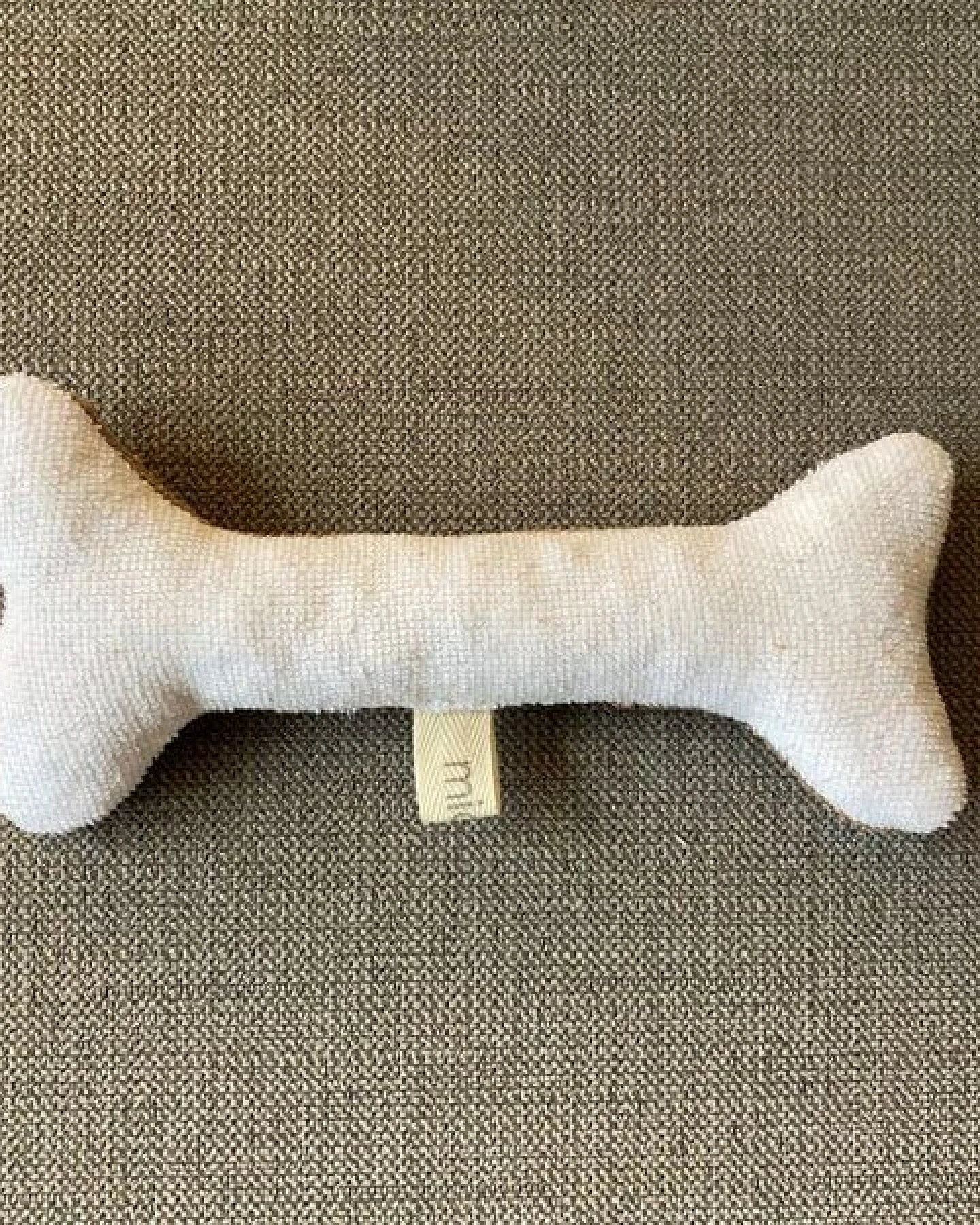 mio eco Hochwertiges Upcycling Hundespielzeug aus Hotel-Bademänteln zero waste schokobraun – Ansicht 4