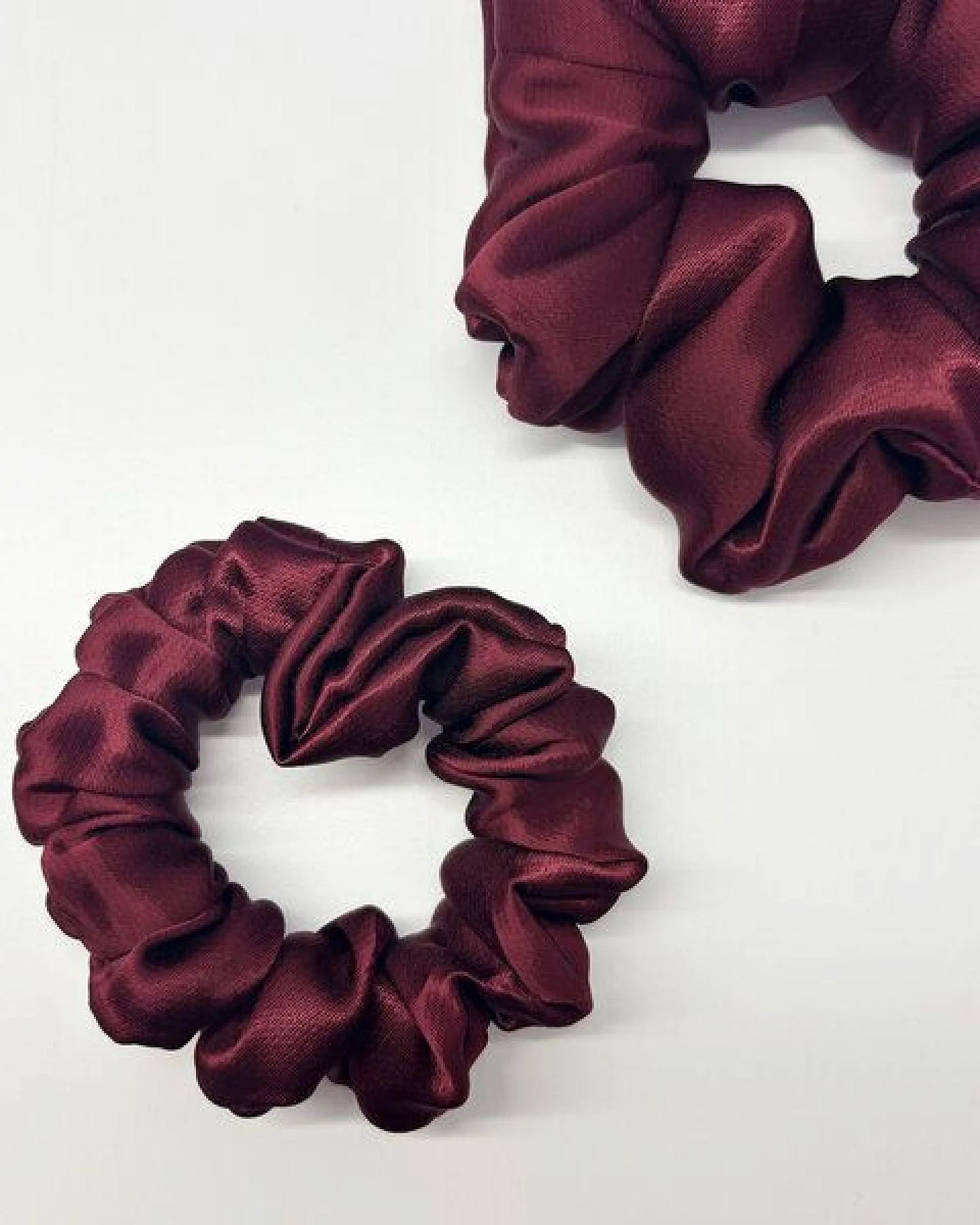 NOE Scrunchie aus Viskose-Satin – Ansicht 2