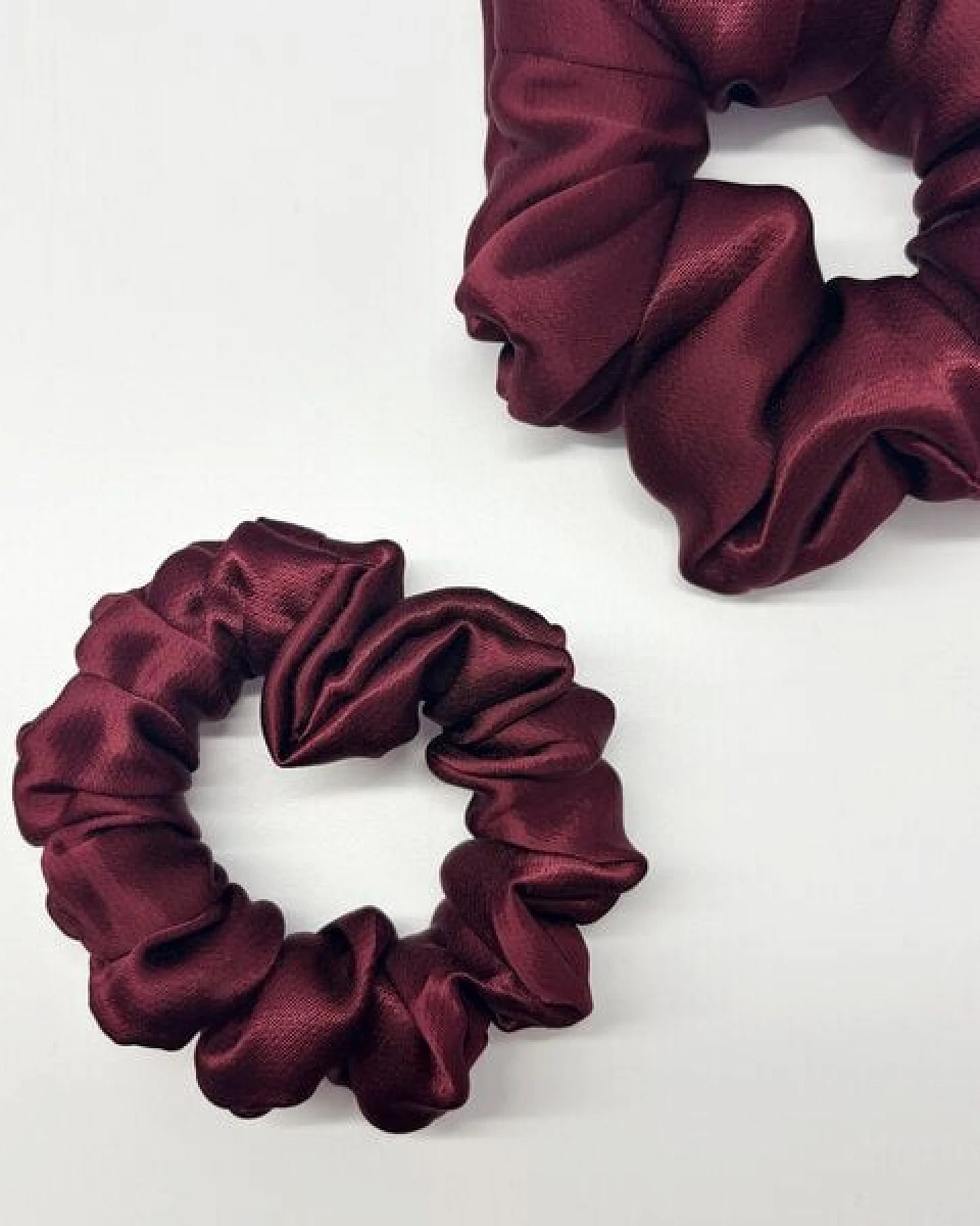 NOE Scrunchie aus Viskose-Satin – Ansicht 2